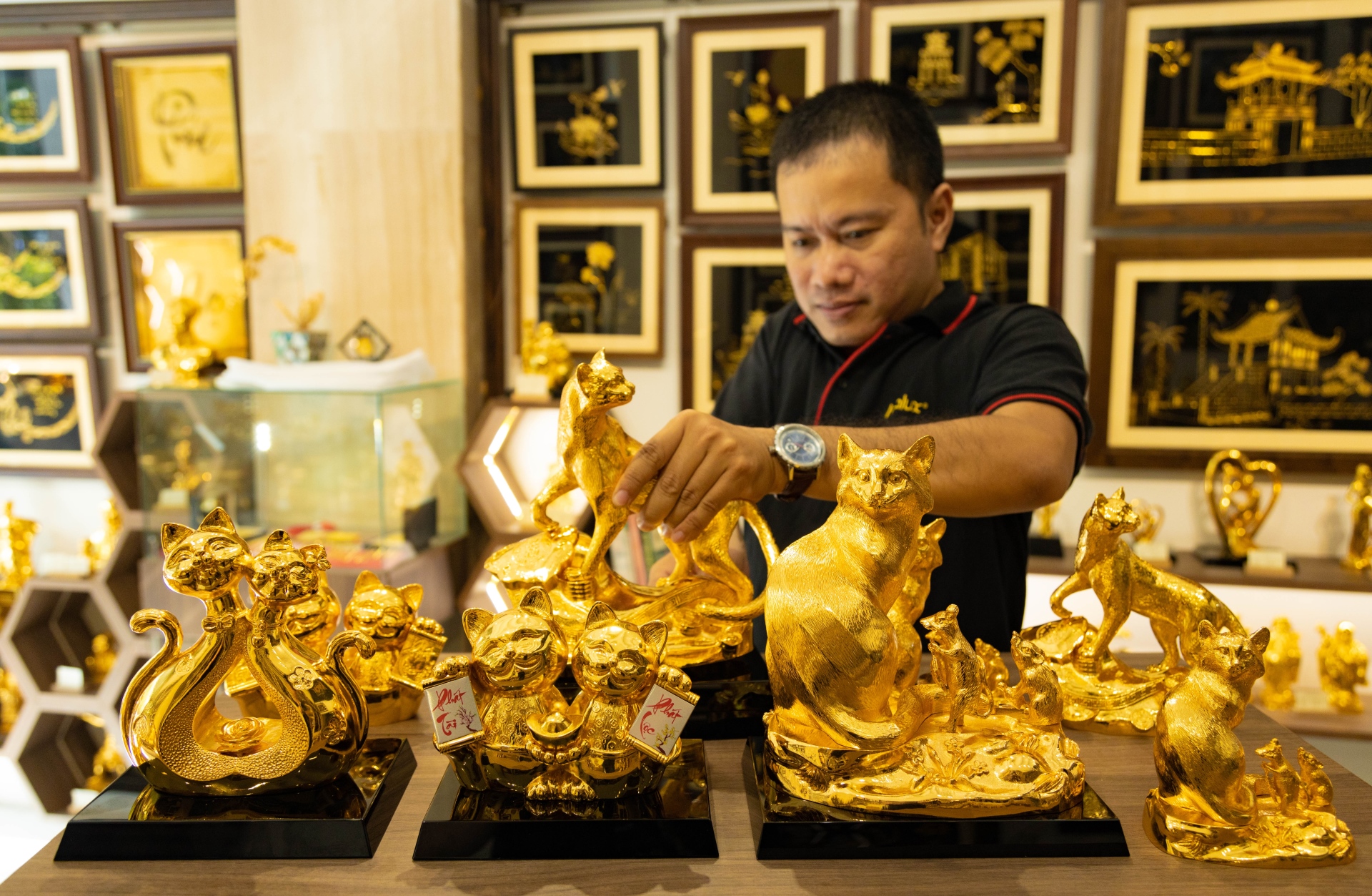 Mèo dát vàng 24k hút khách trước Tết Quý Mão 2023 - 6