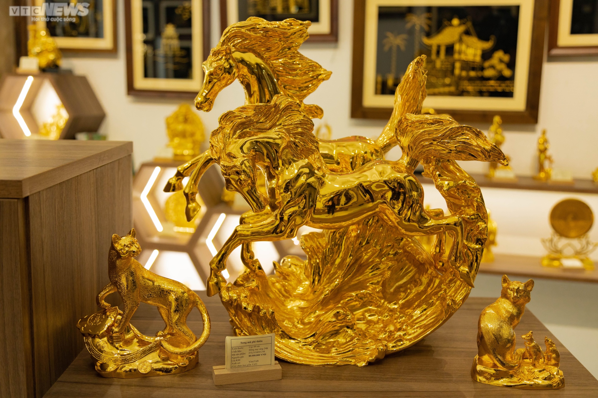 Mèo dát vàng 24k hút khách trước Tết Quý Mão 2023 - 10