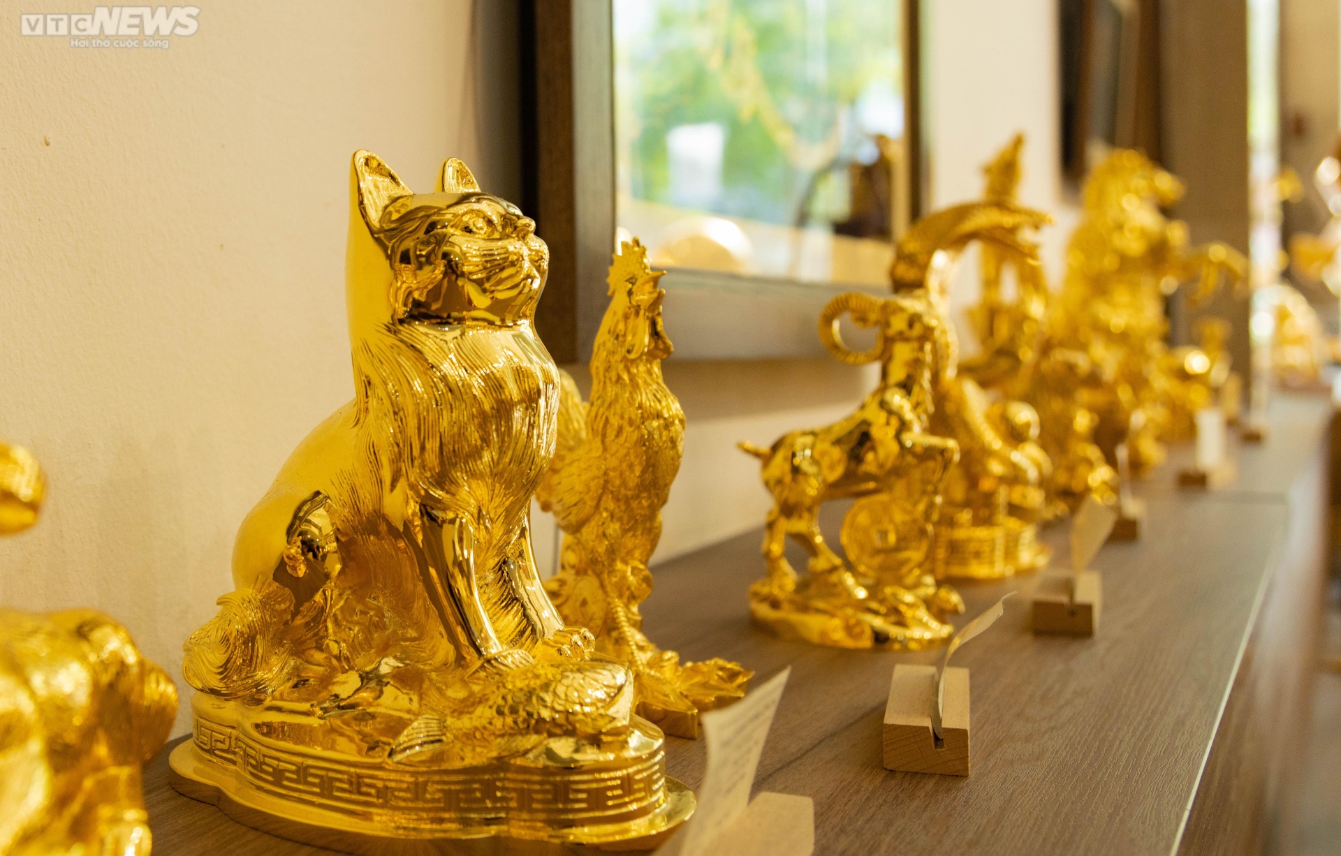 Mèo dát vàng 24k hút khách trước Tết Quý Mão 2023 - 3