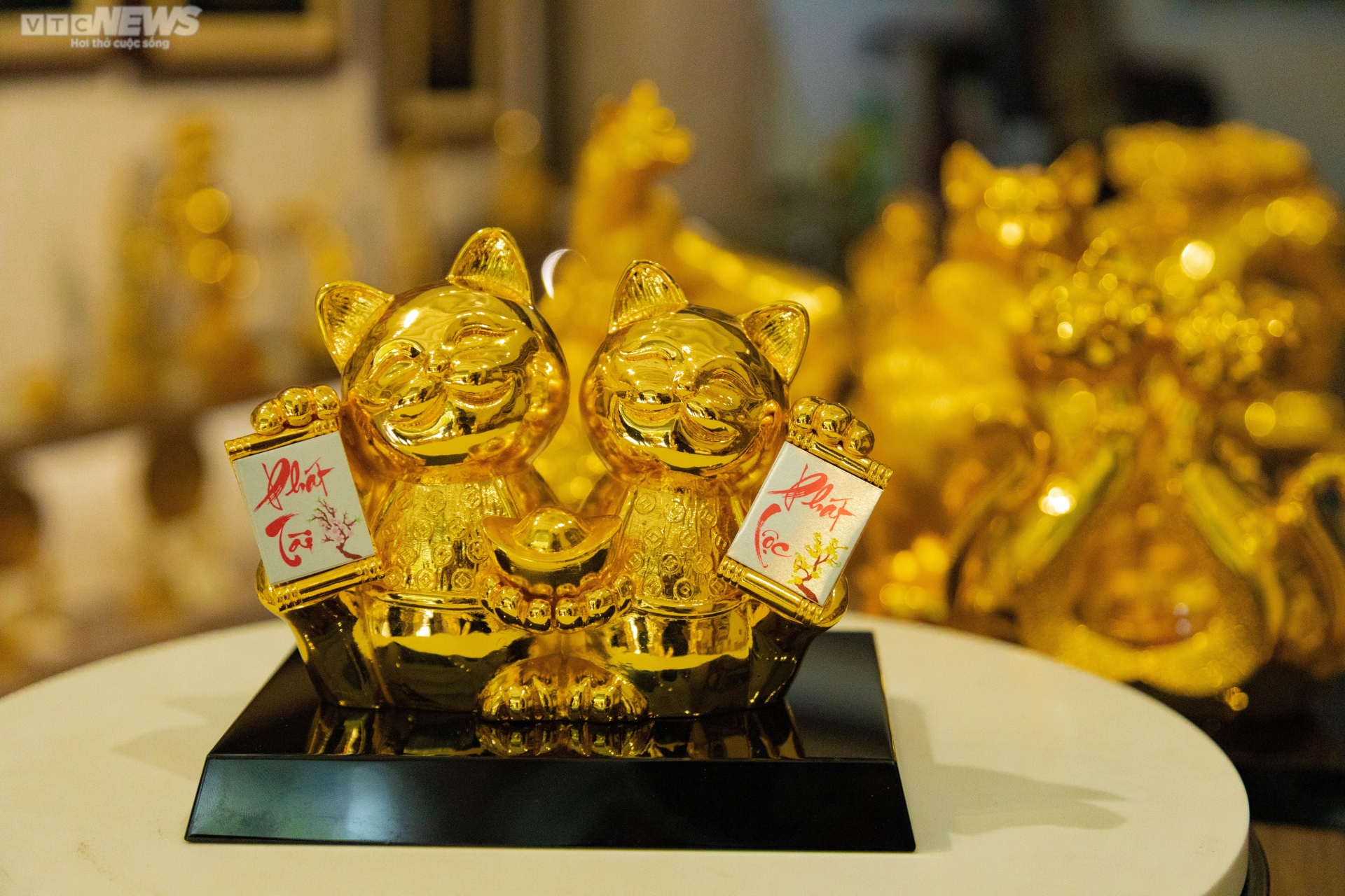 Mèo dát vàng 24k hút khách trước Tết Quý Mão 2023 - 1