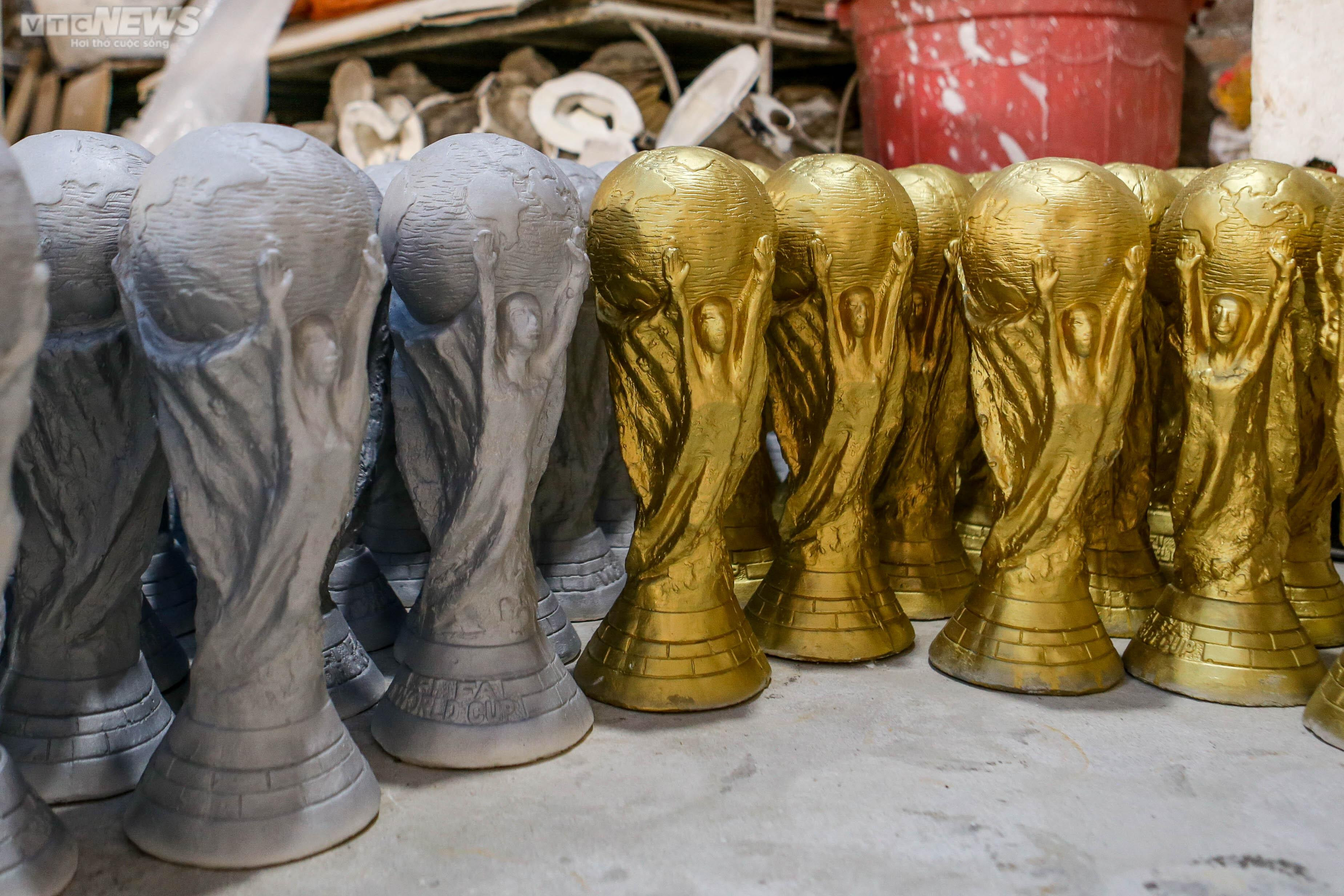 Xem người làng gốm Bát Tràng sản xuất cúp vàng World Cup 2022 - 9