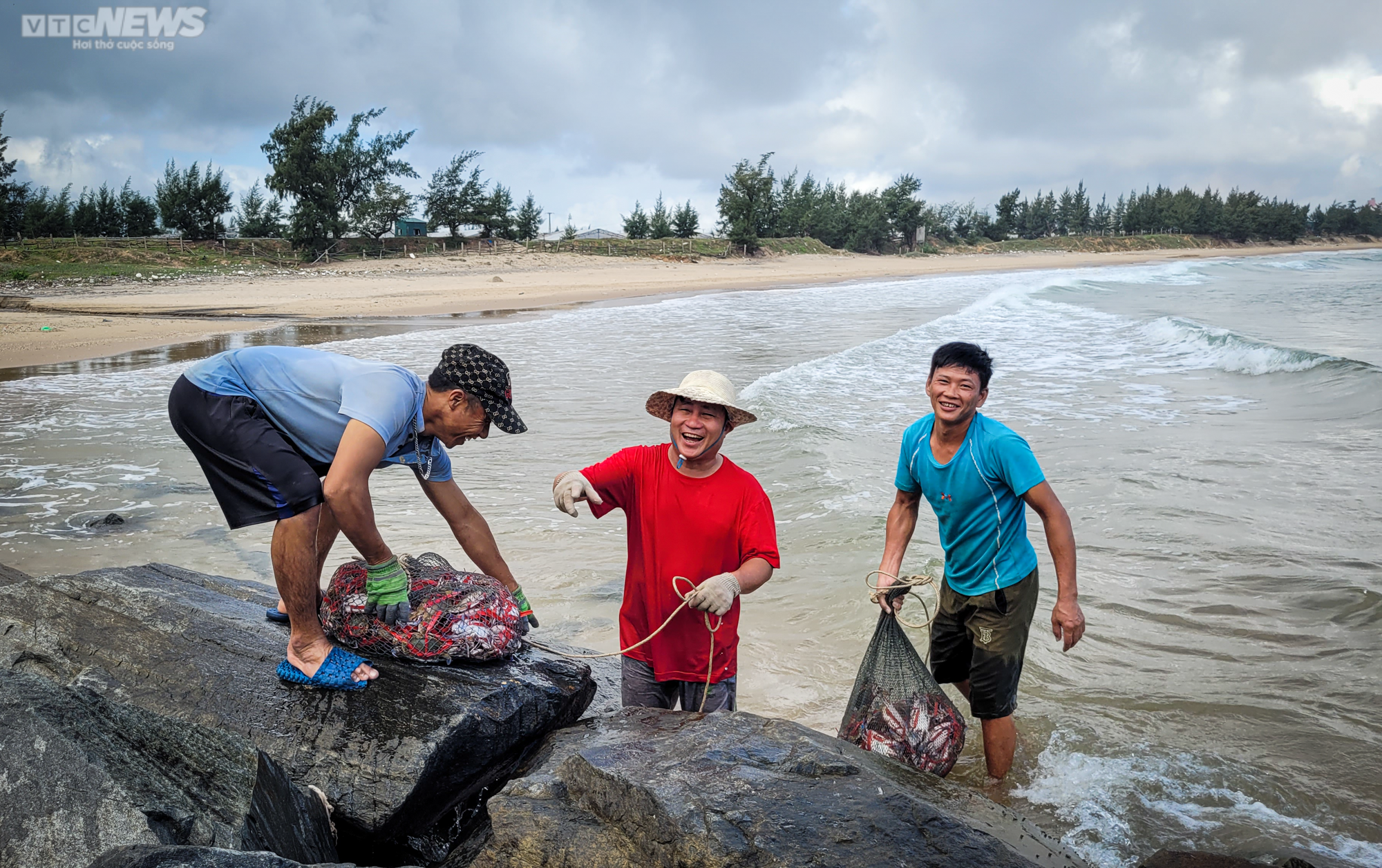 Trúng đậm ghẹ, ngư dân Hà Tĩnh bỏ túi hàng chục triệu đồng - 10