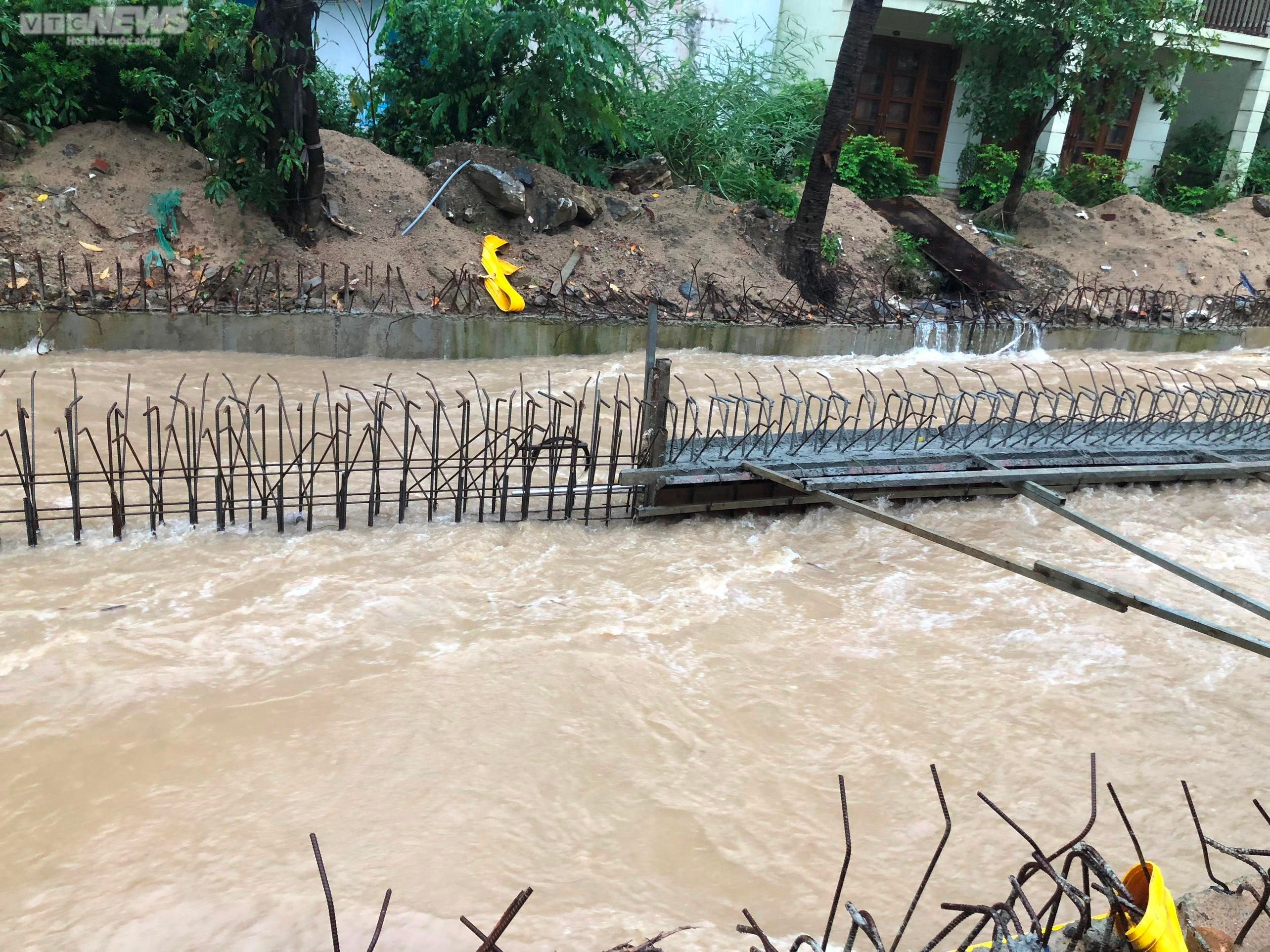 Bình Định: Bao giờ thành phố Quy Nhơn thôi 'bồng bềnh' trong mưa ngập? - 4