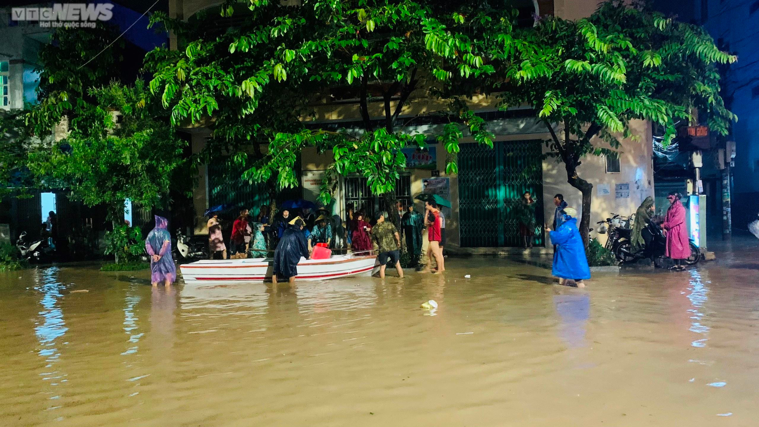 Bình Định: Bao giờ thành phố Quy Nhơn thôi 'bồng bềnh' trong mưa ngập? - 6