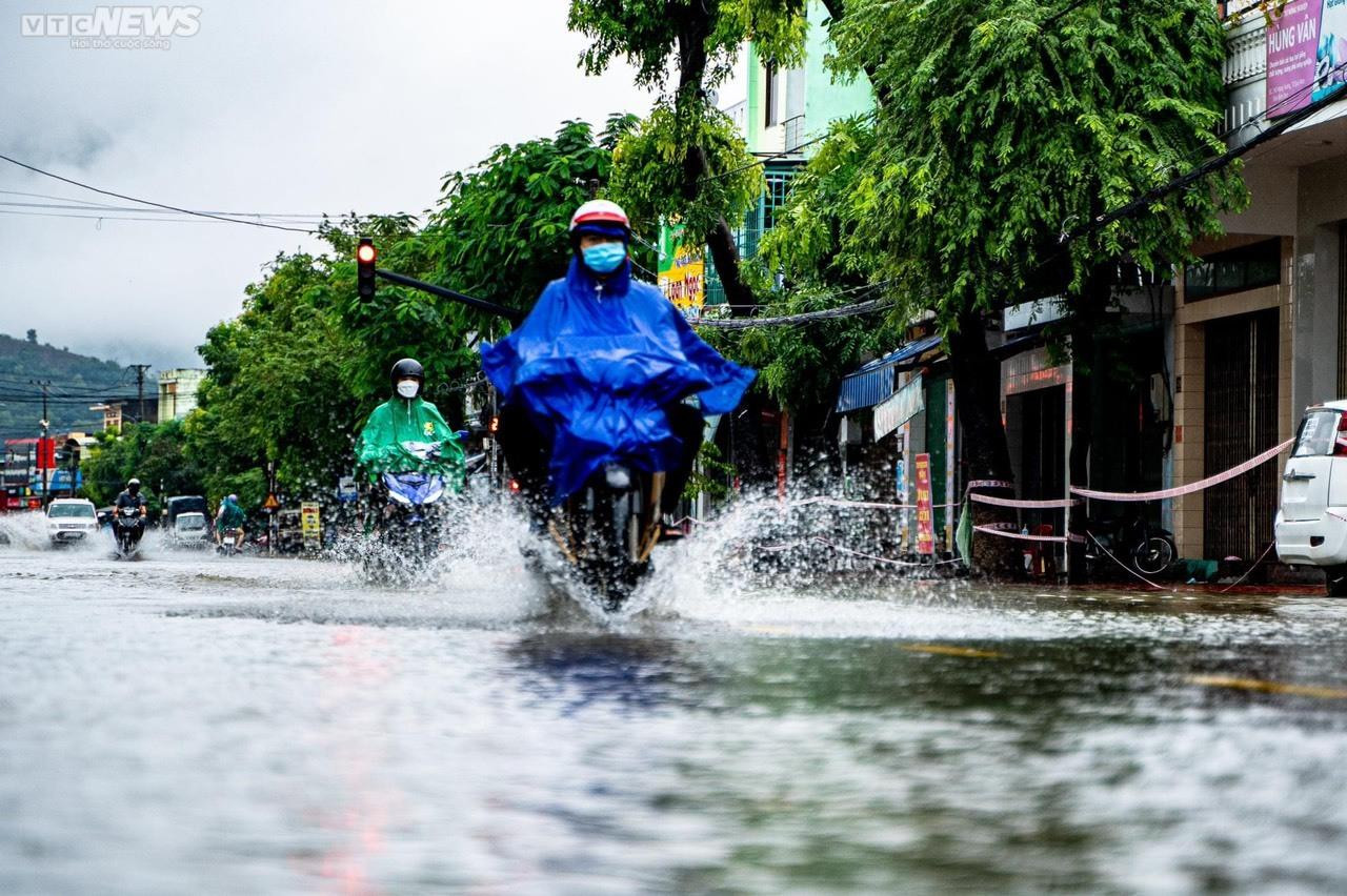 Bình Định: Bao giờ thành phố Quy Nhơn thôi 'bồng bềnh' trong mưa ngập? - 5