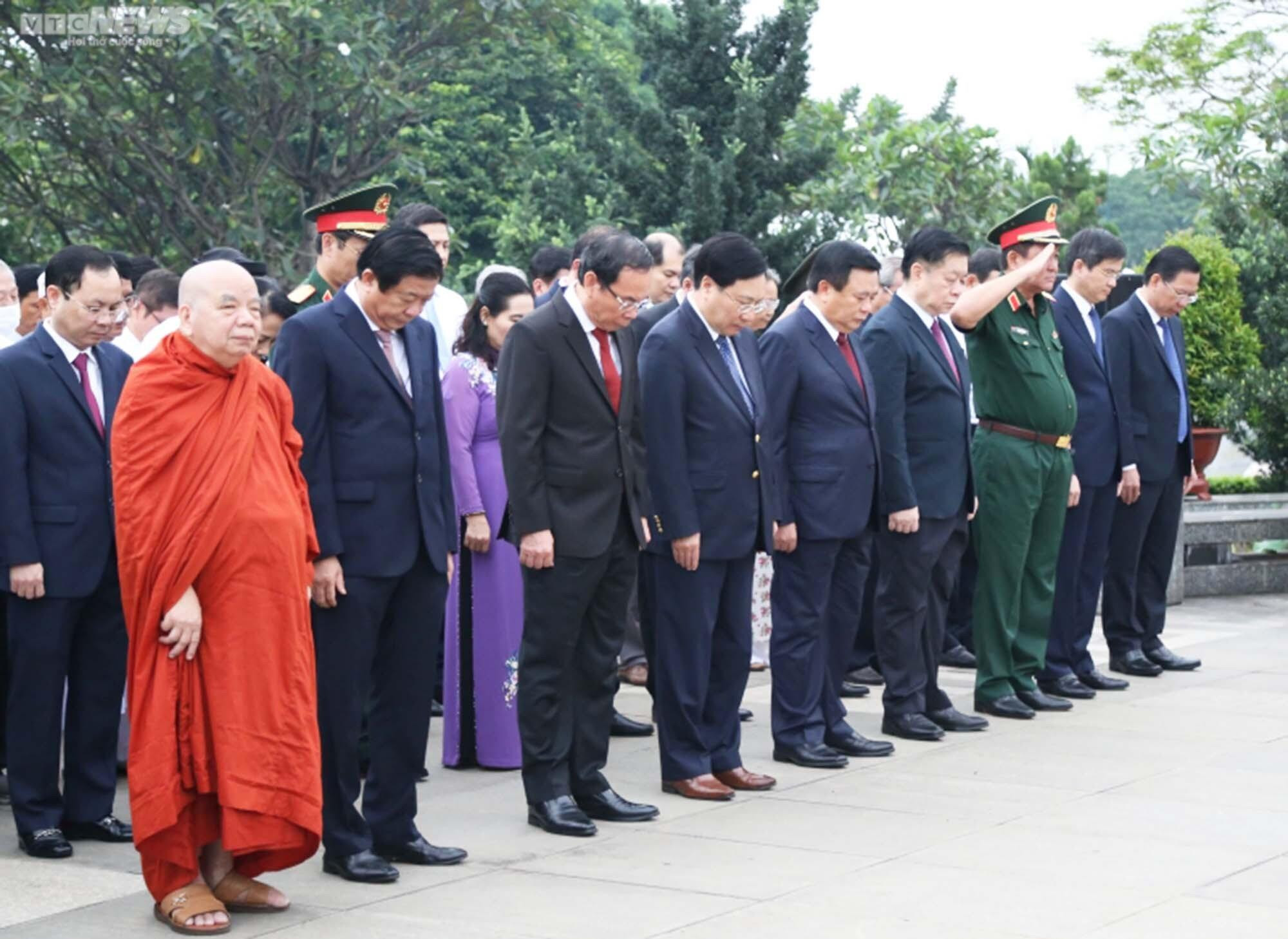 Đoàn lãnh đạo Đảng, Nhà nước dâng hương tưởng niệm Thủ tướng Võ Văn Kiệt - 2