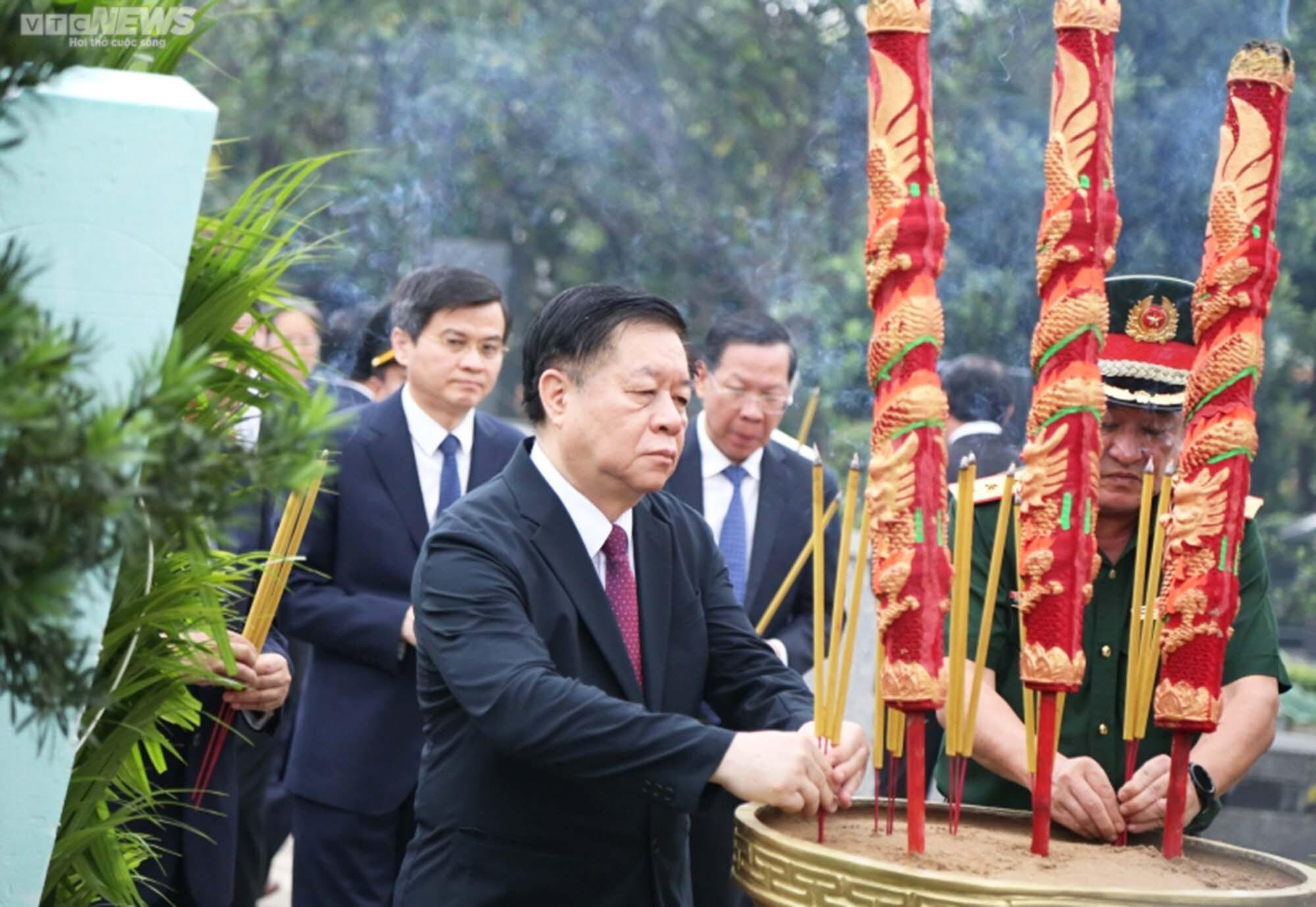 Đoàn lãnh đạo Đảng, Nhà nước dâng hương tưởng niệm Thủ tướng Võ Văn Kiệt - 3