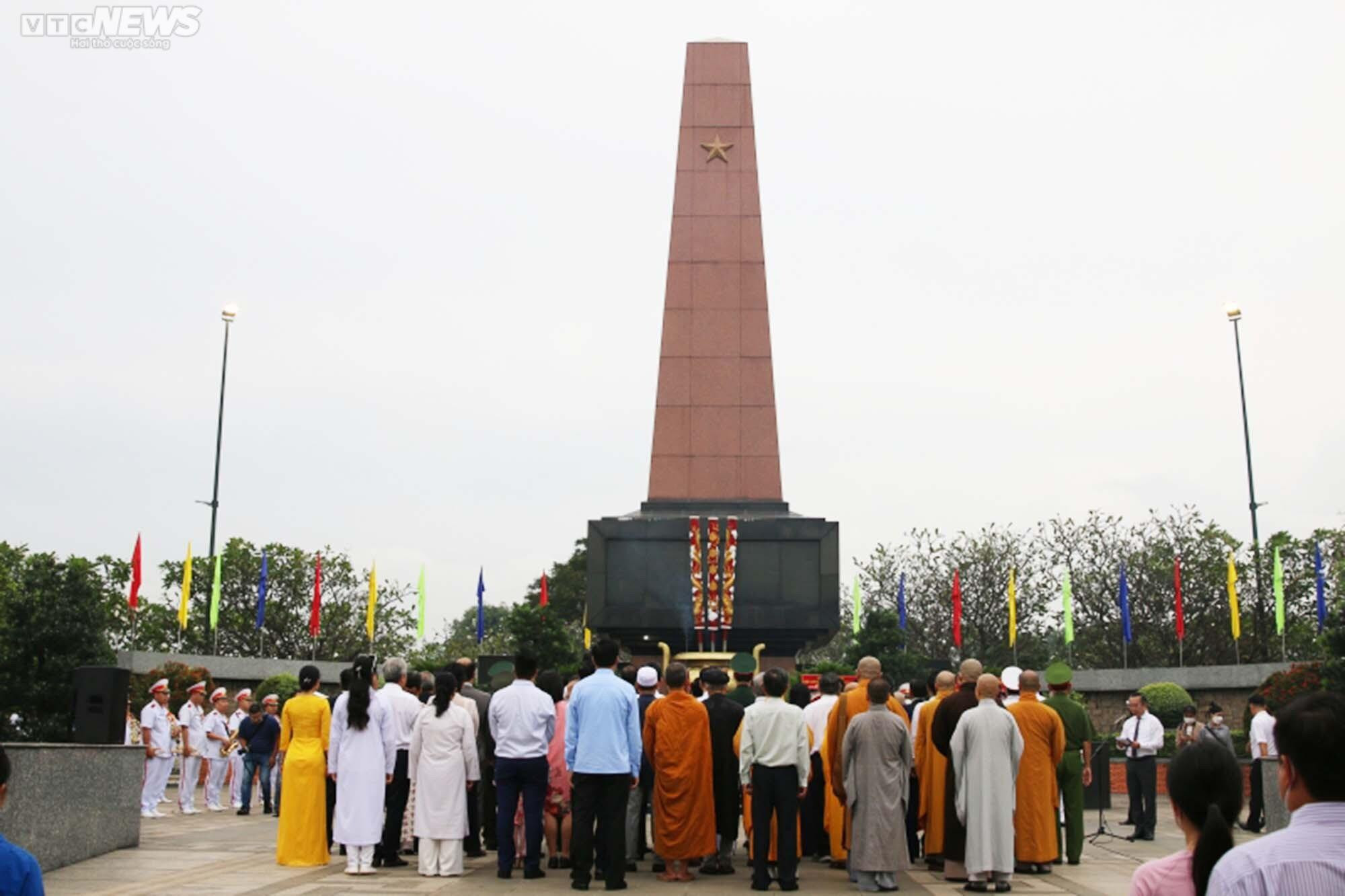 Đoàn lãnh đạo Đảng, Nhà nước dâng hương tưởng niệm Thủ tướng Võ Văn Kiệt - 9