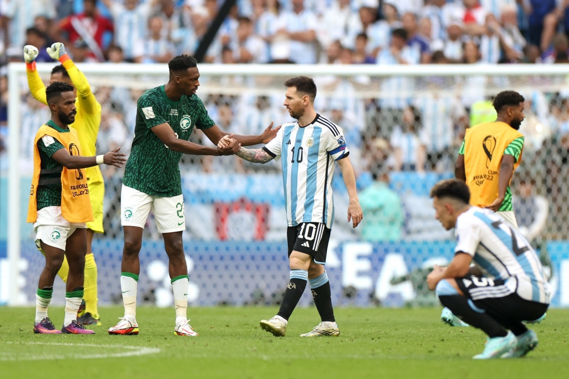Messi cúi đầu, ôm mặt thất vọng trong nỗi đau thua trận - 11