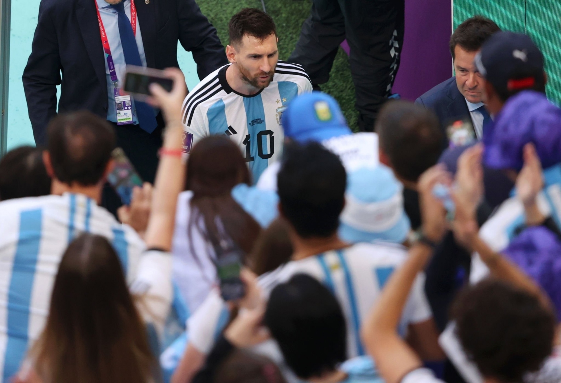 Messi cúi đầu, ôm mặt thất vọng trong nỗi đau thua trận - 13