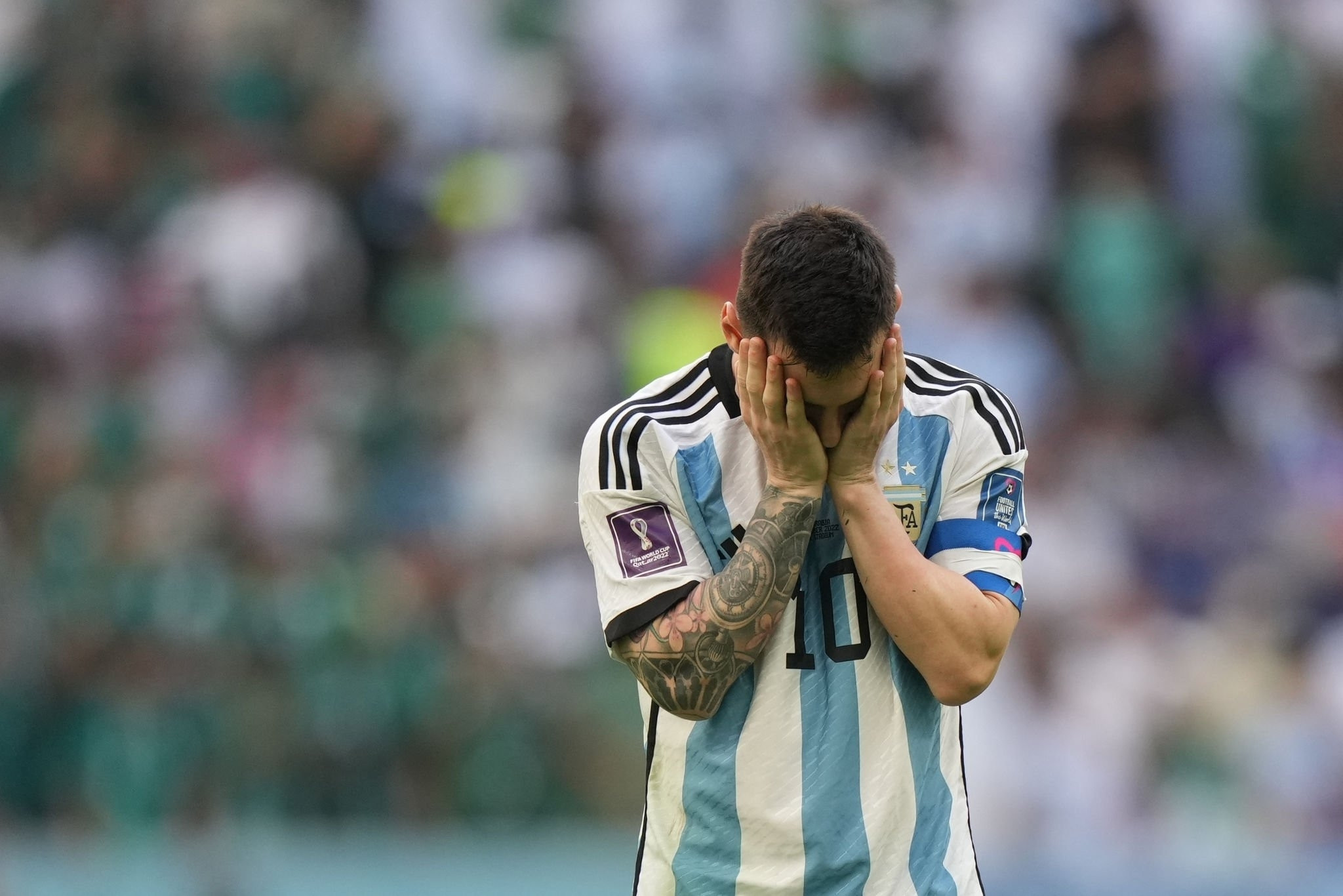 Messi cúi đầu, ôm mặt thất vọng trong nỗi đau thua trận - 12