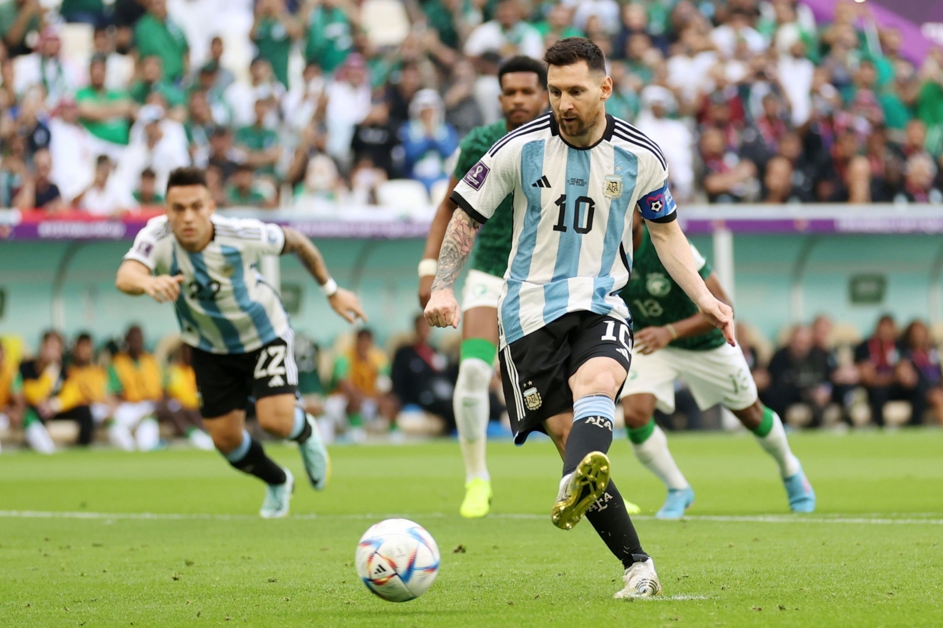Messi cúi đầu, ôm mặt thất vọng trong nỗi đau thua trận - 3