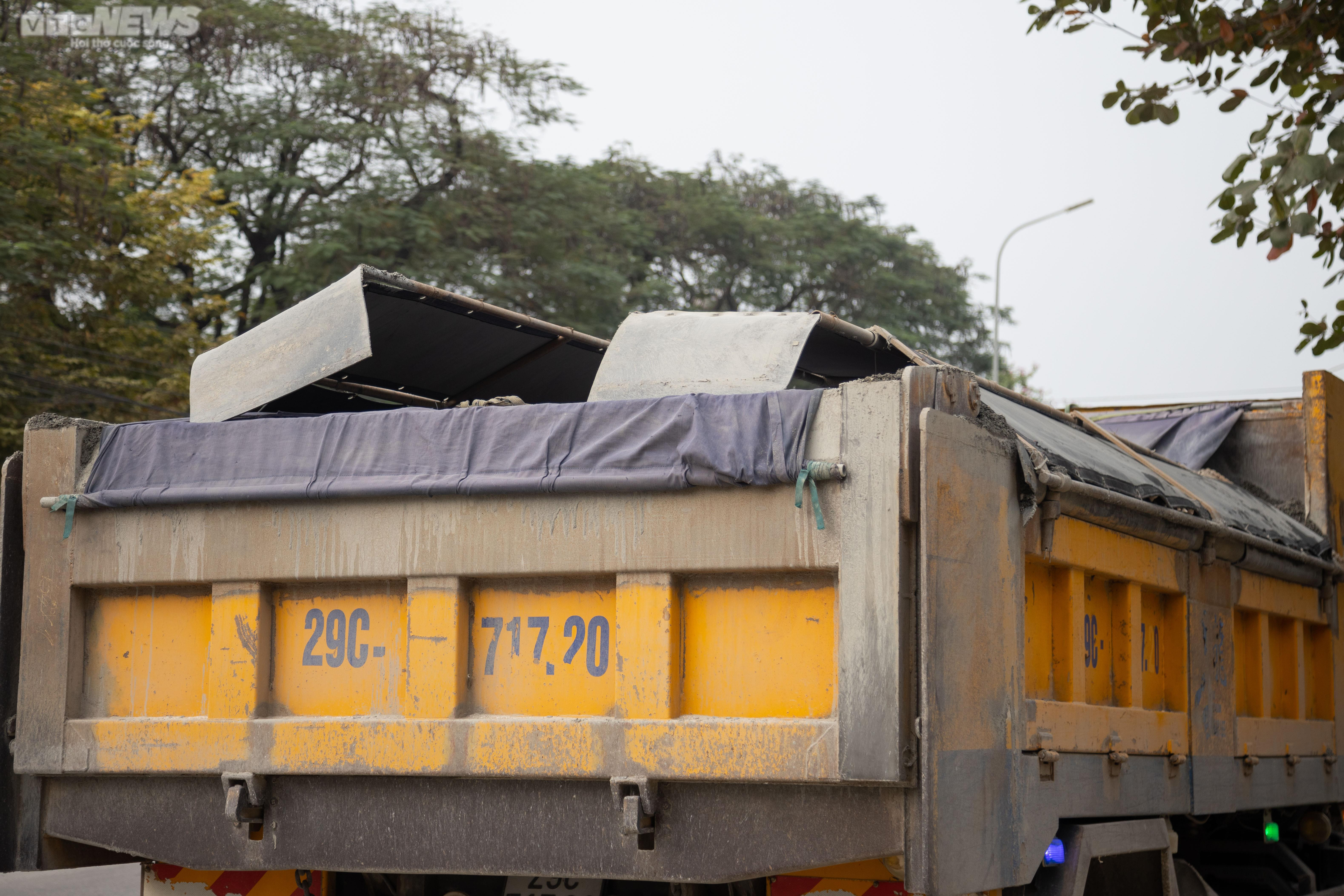 Bị phạt vì chở quá tải, tài xế liên tục gọi điện cầu cứu người thân - 3