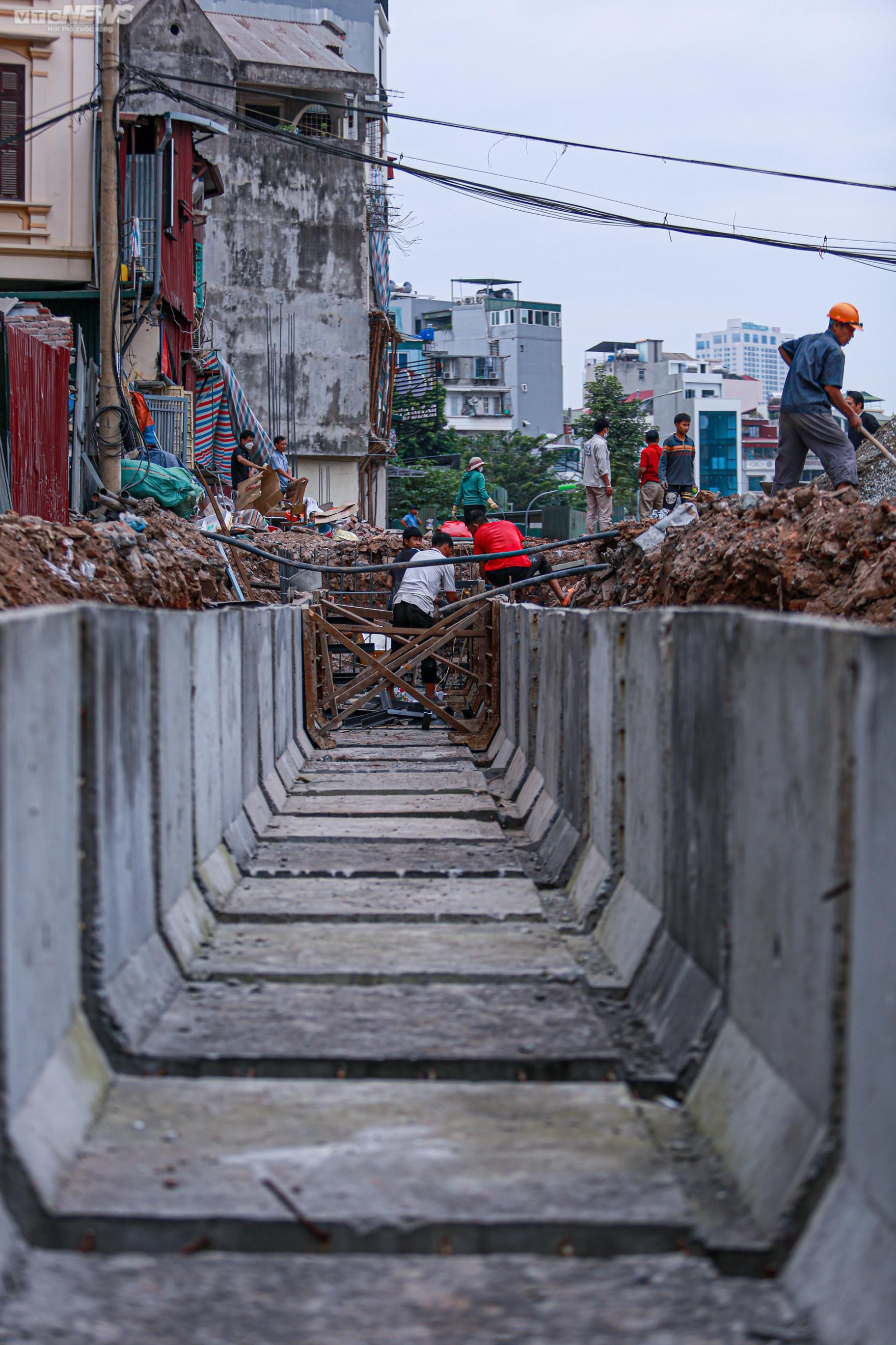 Hà Nội: 4 năm mới xong GPMB, dự án đường Huỳnh Thúc Kháng gấp rút thi công - 9