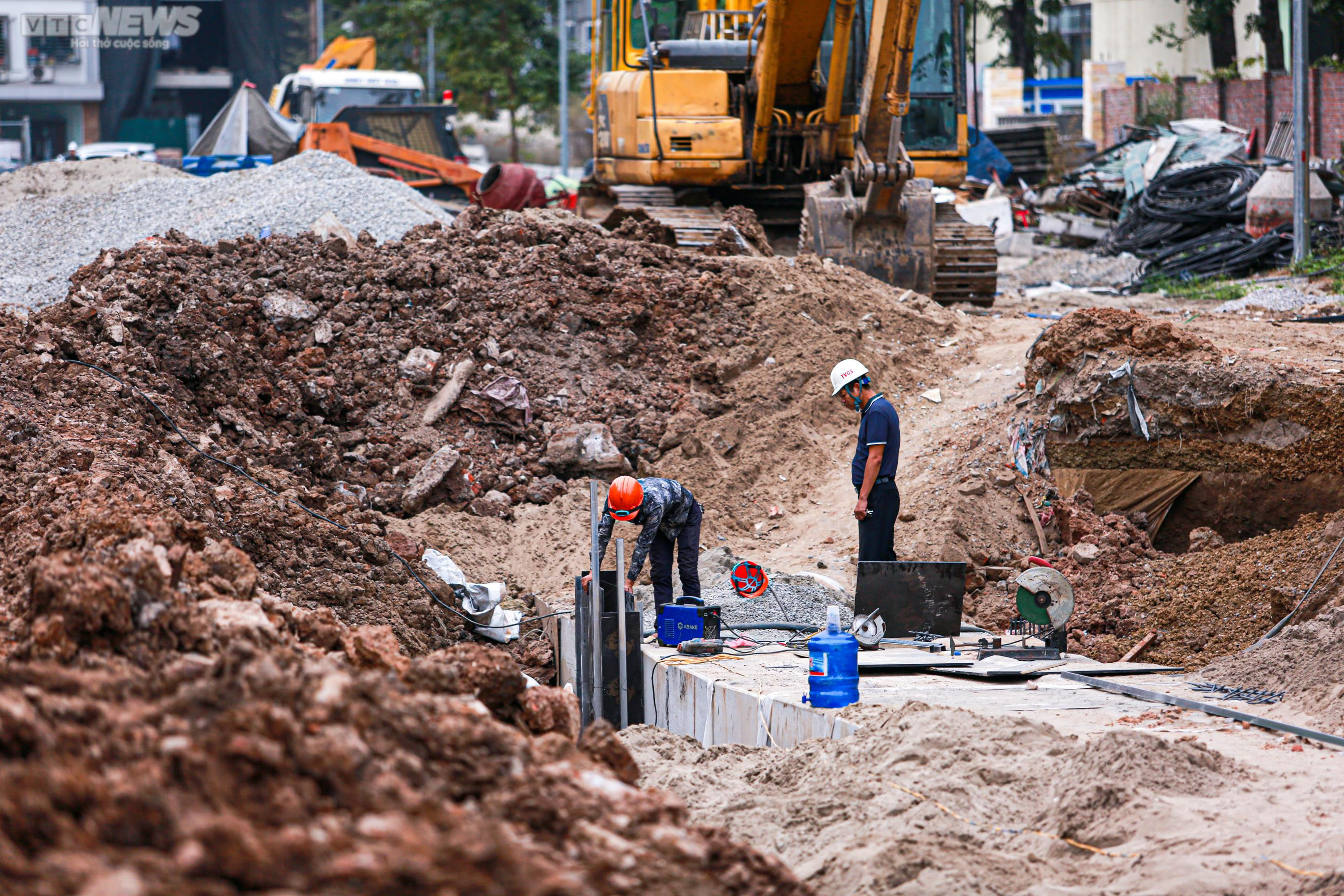 Hà Nội: 4 năm mới xong GPMB, dự án đường Huỳnh Thúc Kháng gấp rút thi công - 11