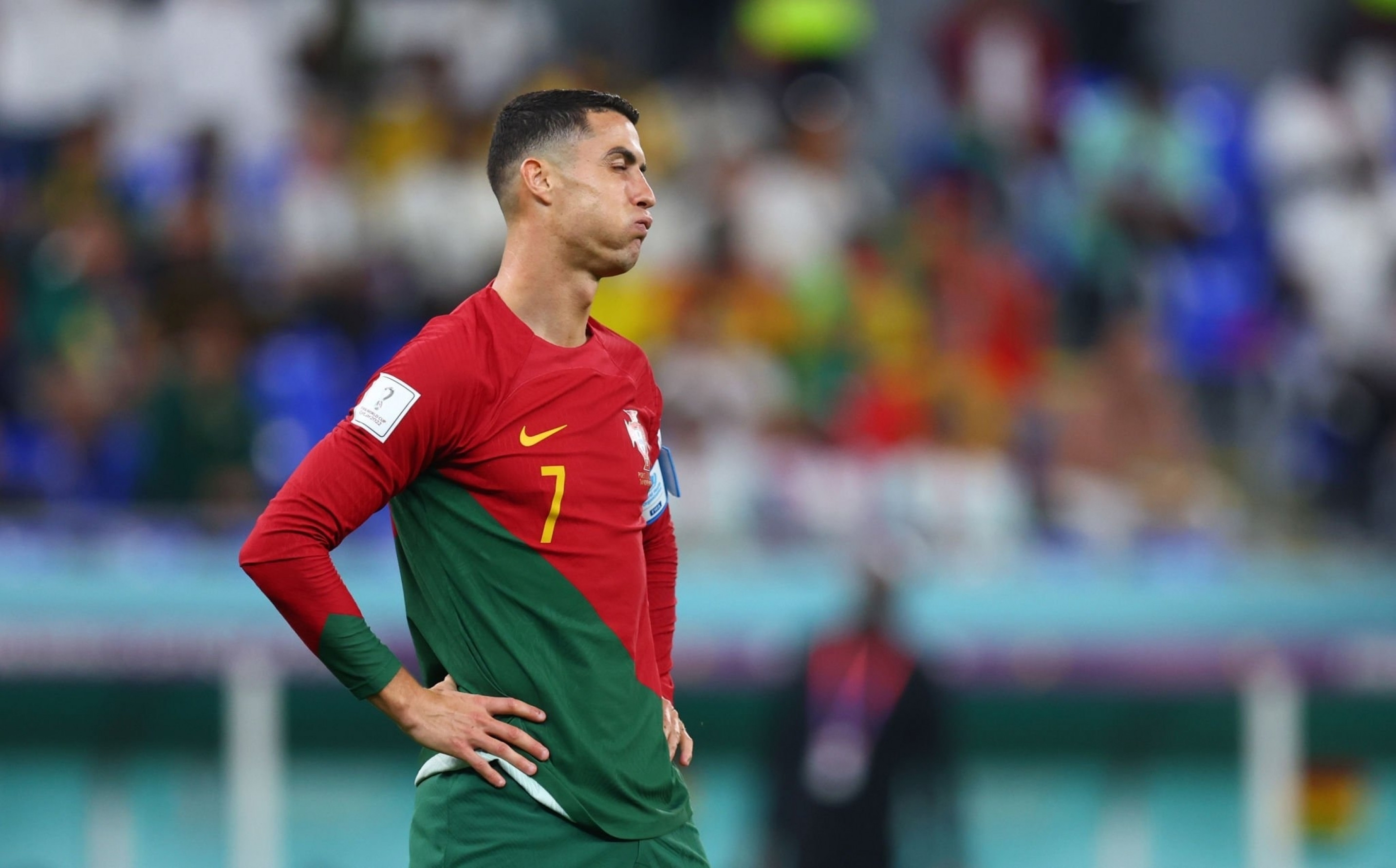 Ronaldo rưng rưng nước mắt hát quốc ca trận Bồ Đào Nha vs Ghana - 6