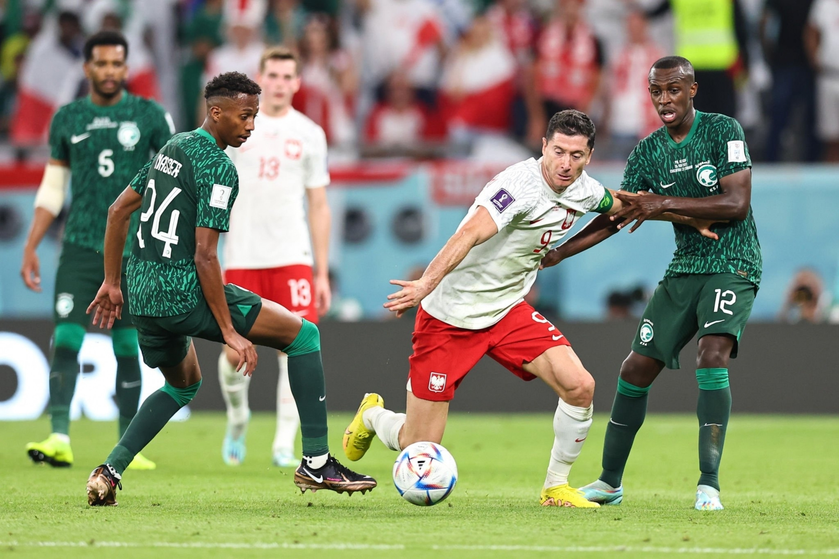 Lewandowski bật khóc ăn mừng bàn thắng đầu tiên ở World Cup - 8