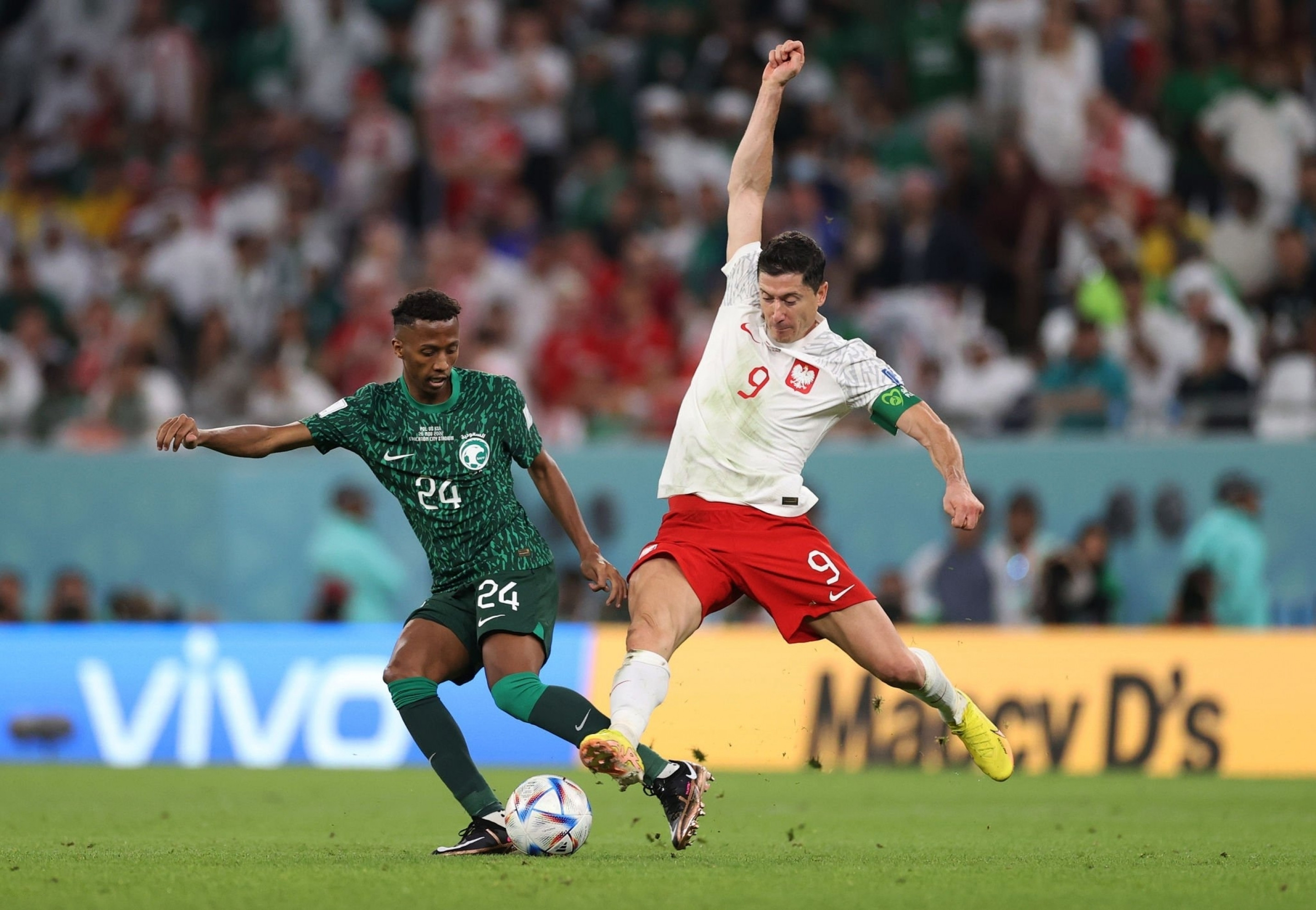 Lewandowski bật khóc ăn mừng bàn thắng đầu tiên ở World Cup - 9