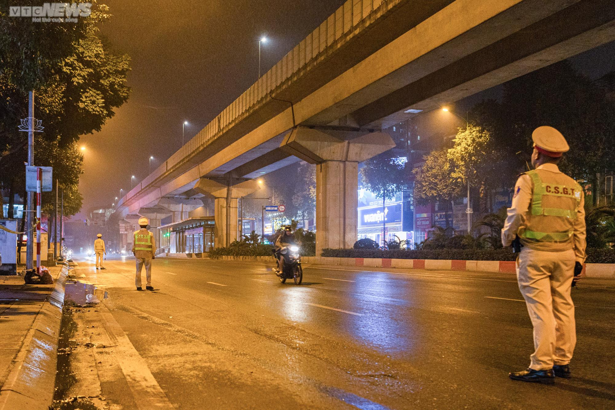 Bị đo nồng độ cồn, tài xế xin bỏ qua vì vợ mới sinh vui quá nên uống 1 lon bia - 1