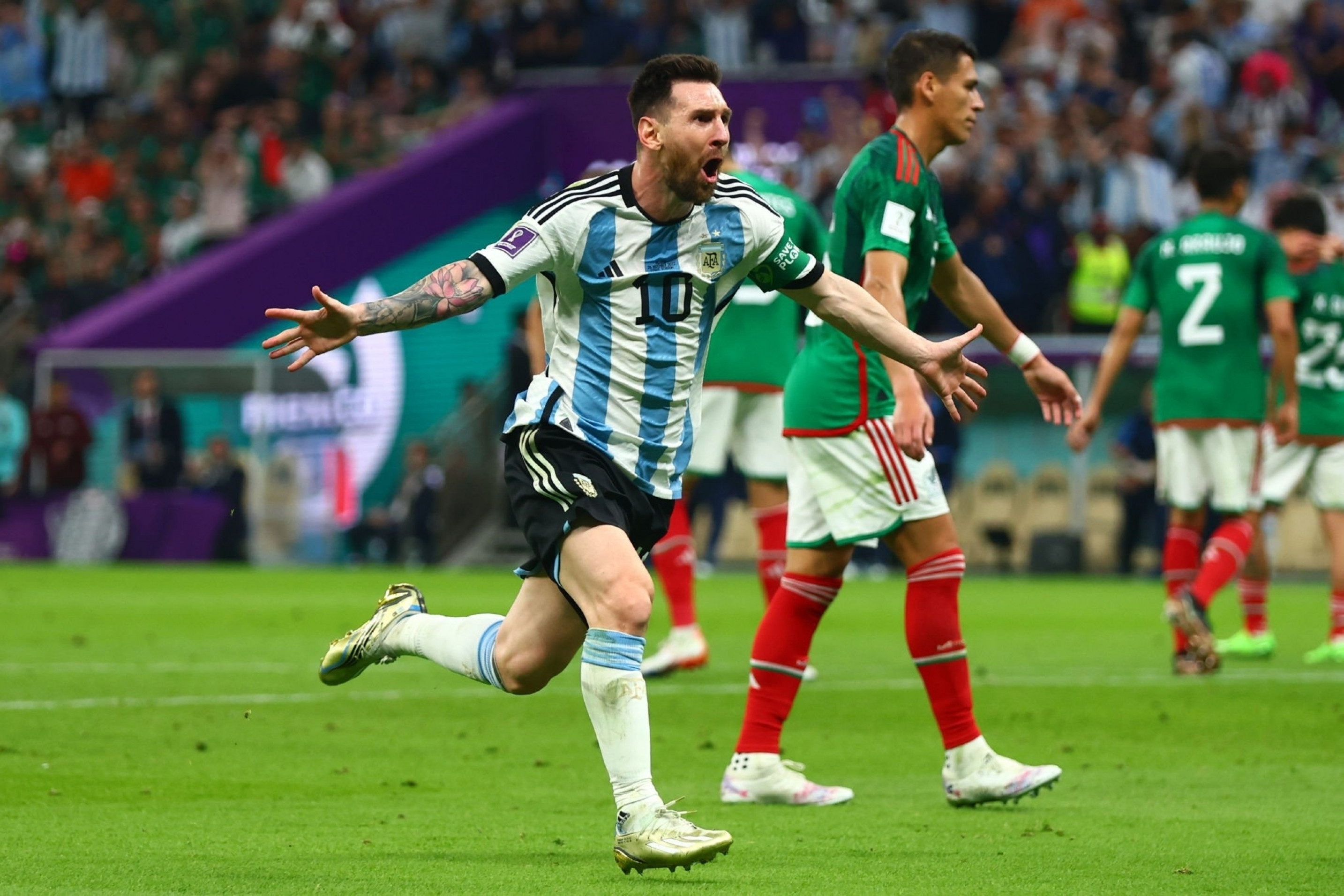 Khoảnh khắc thiên tài Messi giải cứu Argentina, thắp lại giấc mơ World Cup - 3