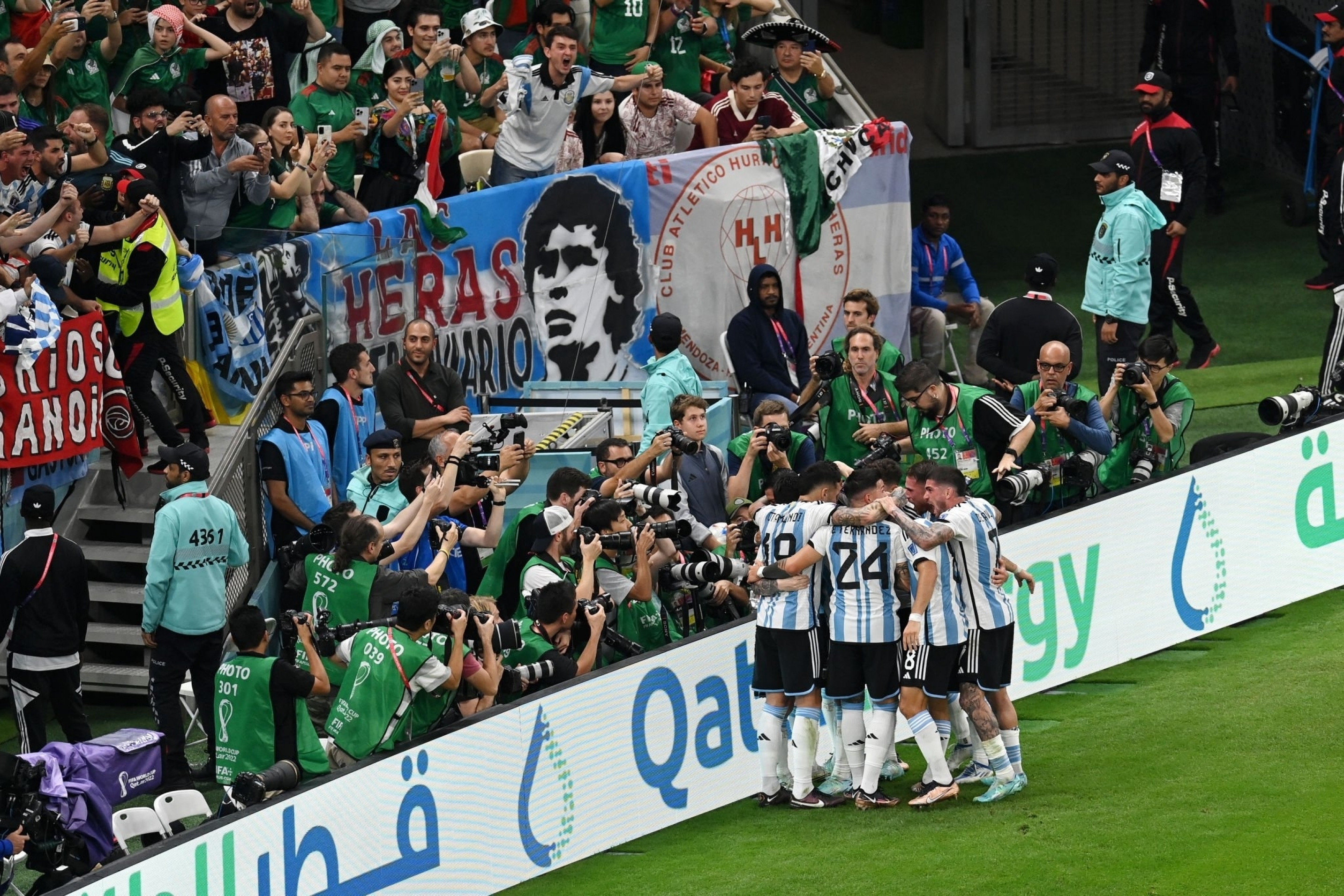 Khoảnh khắc thiên tài Messi giải cứu Argentina, thắp lại giấc mơ World Cup - 5