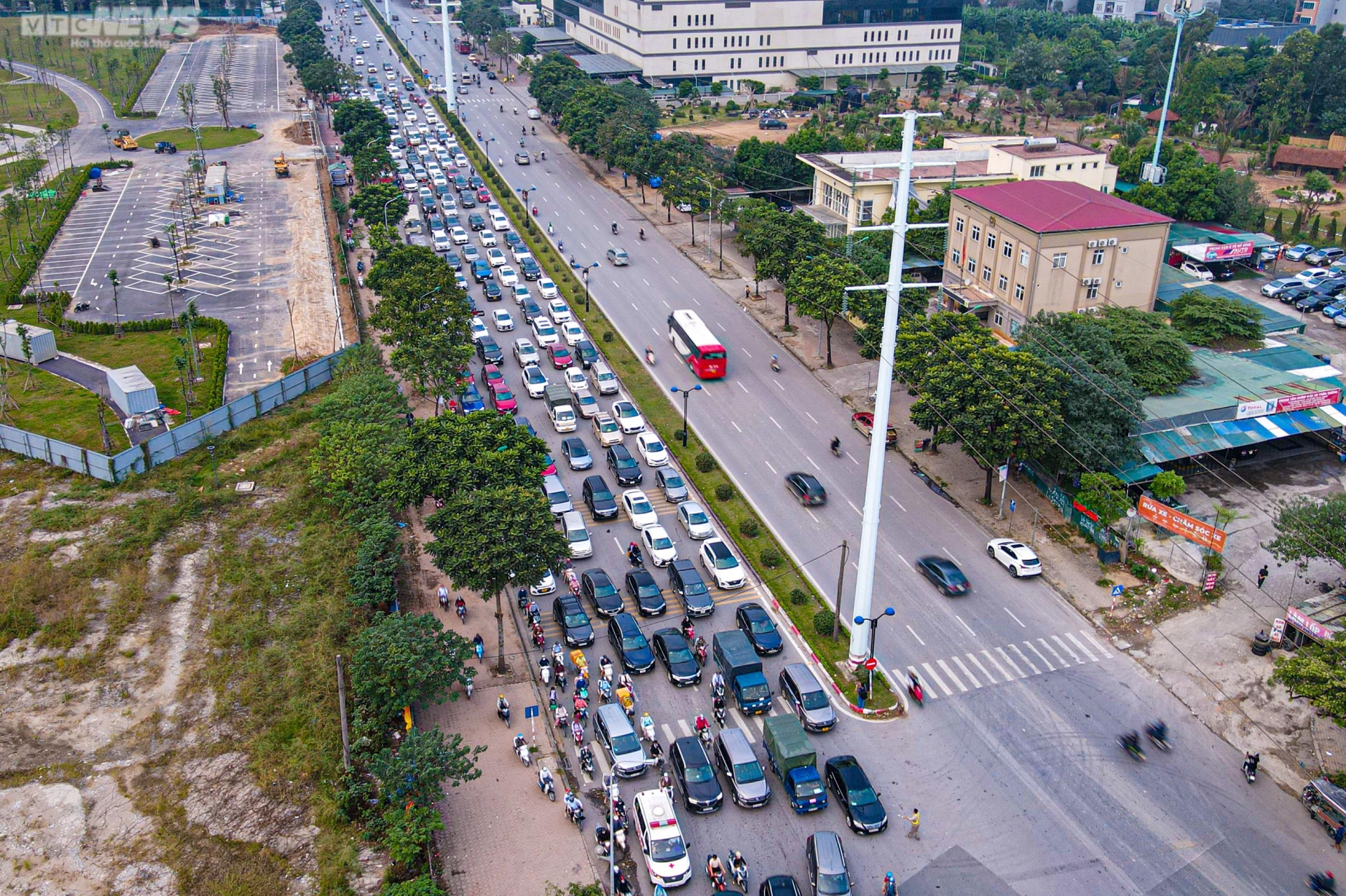 Hà Nội: Giao thông hỗn loạn ngày đầu phân làn nút giao Mễ Trì - 6