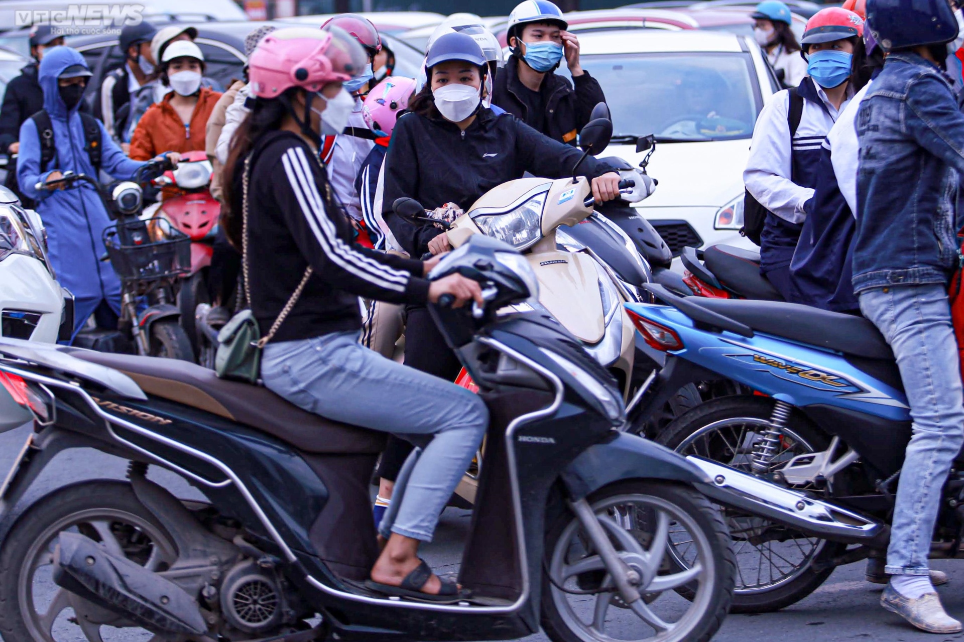 Hà Nội: Giao thông hỗn loạn ngày đầu phân làn nút giao Mễ Trì - 8