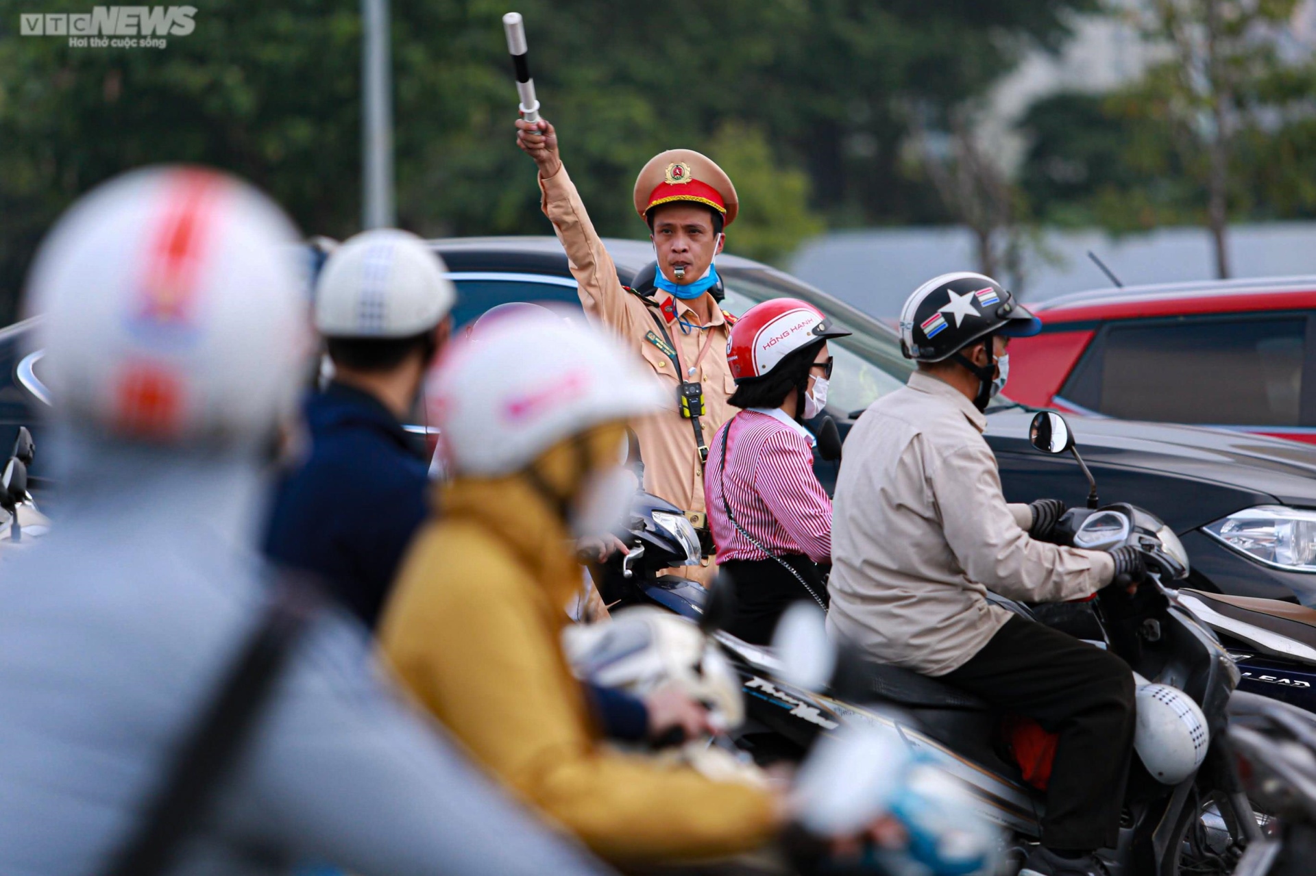 Hà Nội: Giao thông hỗn loạn ngày đầu phân làn nút giao Mễ Trì - 11