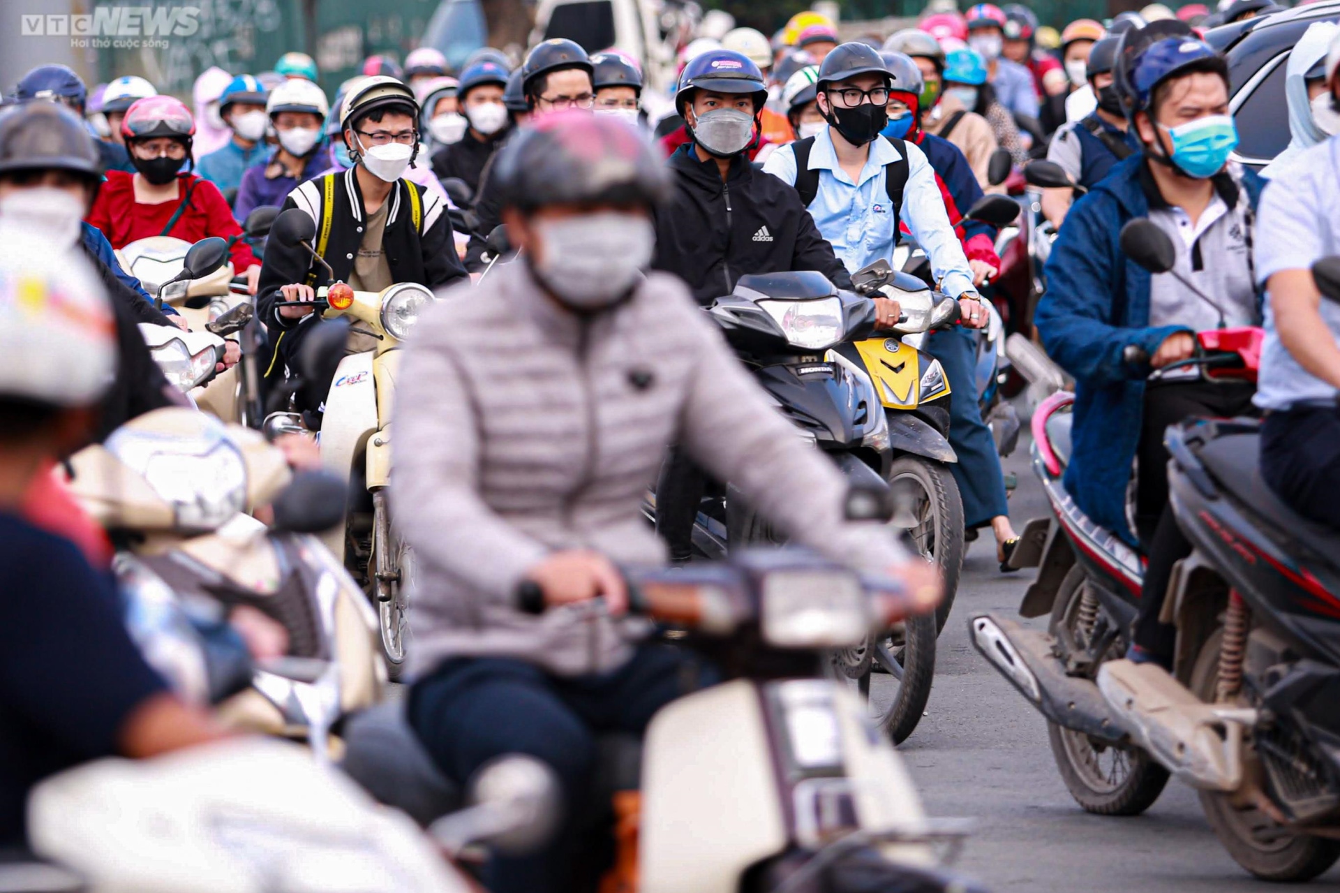 Hà Nội: Giao thông hỗn loạn ngày đầu phân làn nút giao Mễ Trì - 5