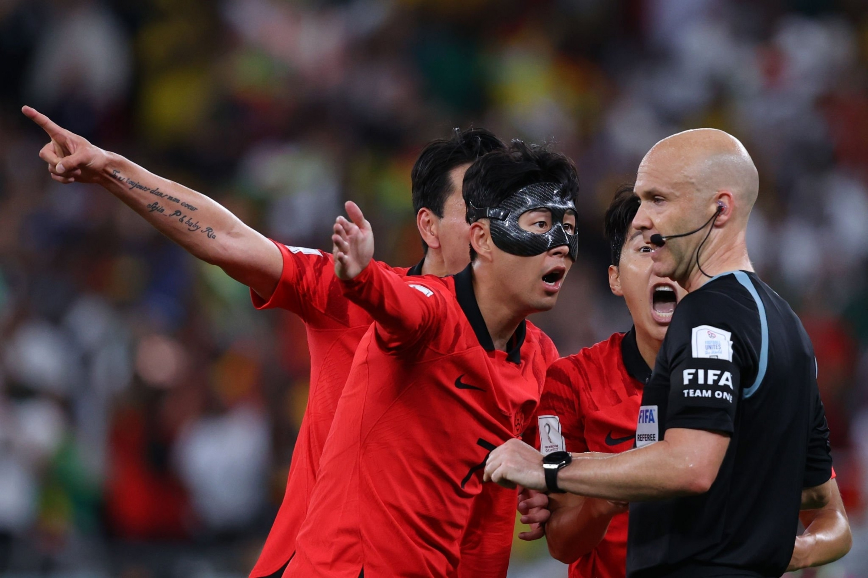 Son Heung-min bật khóc, HLV Hàn Quốc nổi giận chỉ mặt trọng tài - 6
