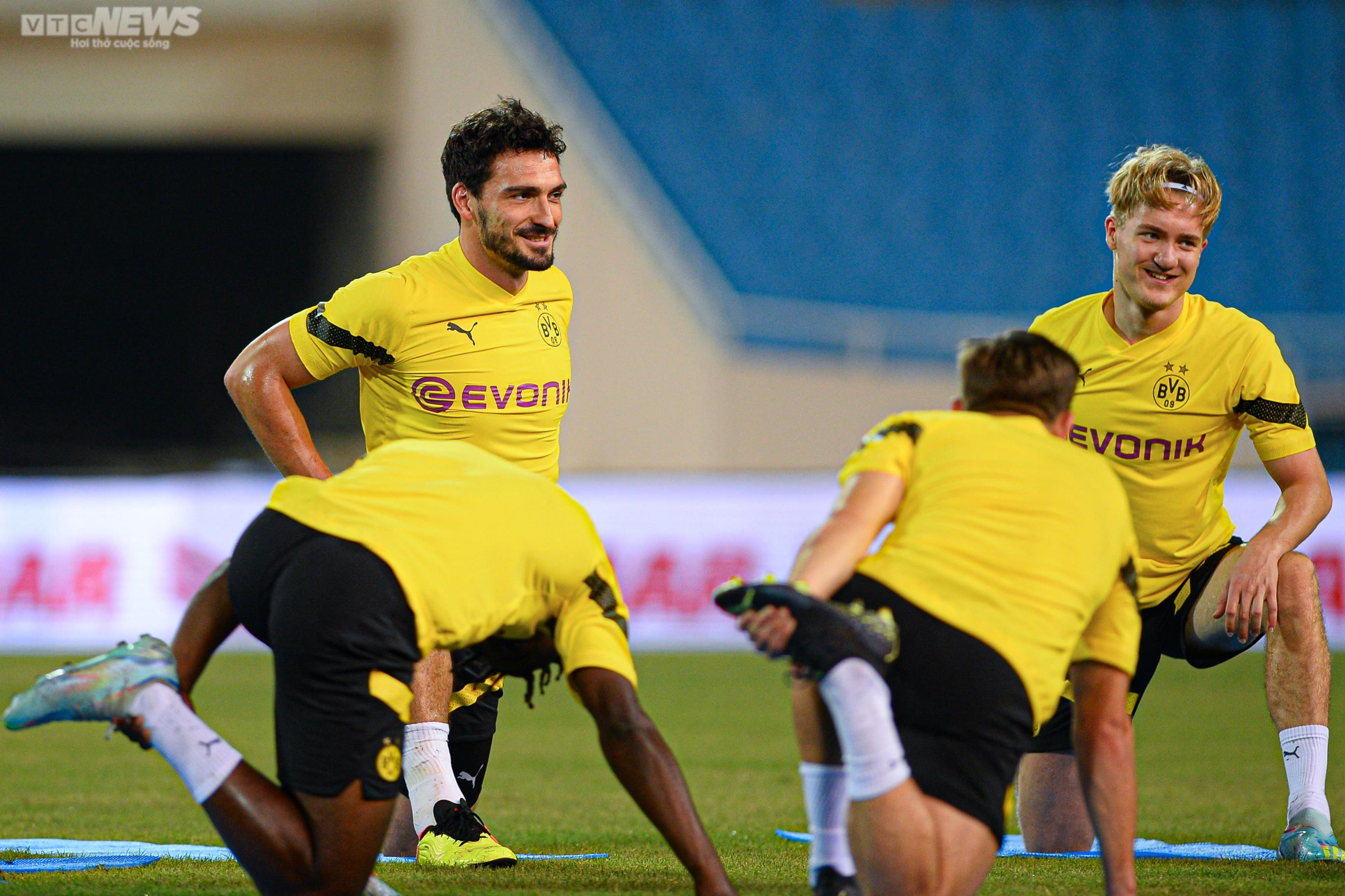 Dàn sao Dortmund thân thiện, mời CĐV Việt Nam xuống sân giao lưu - 3