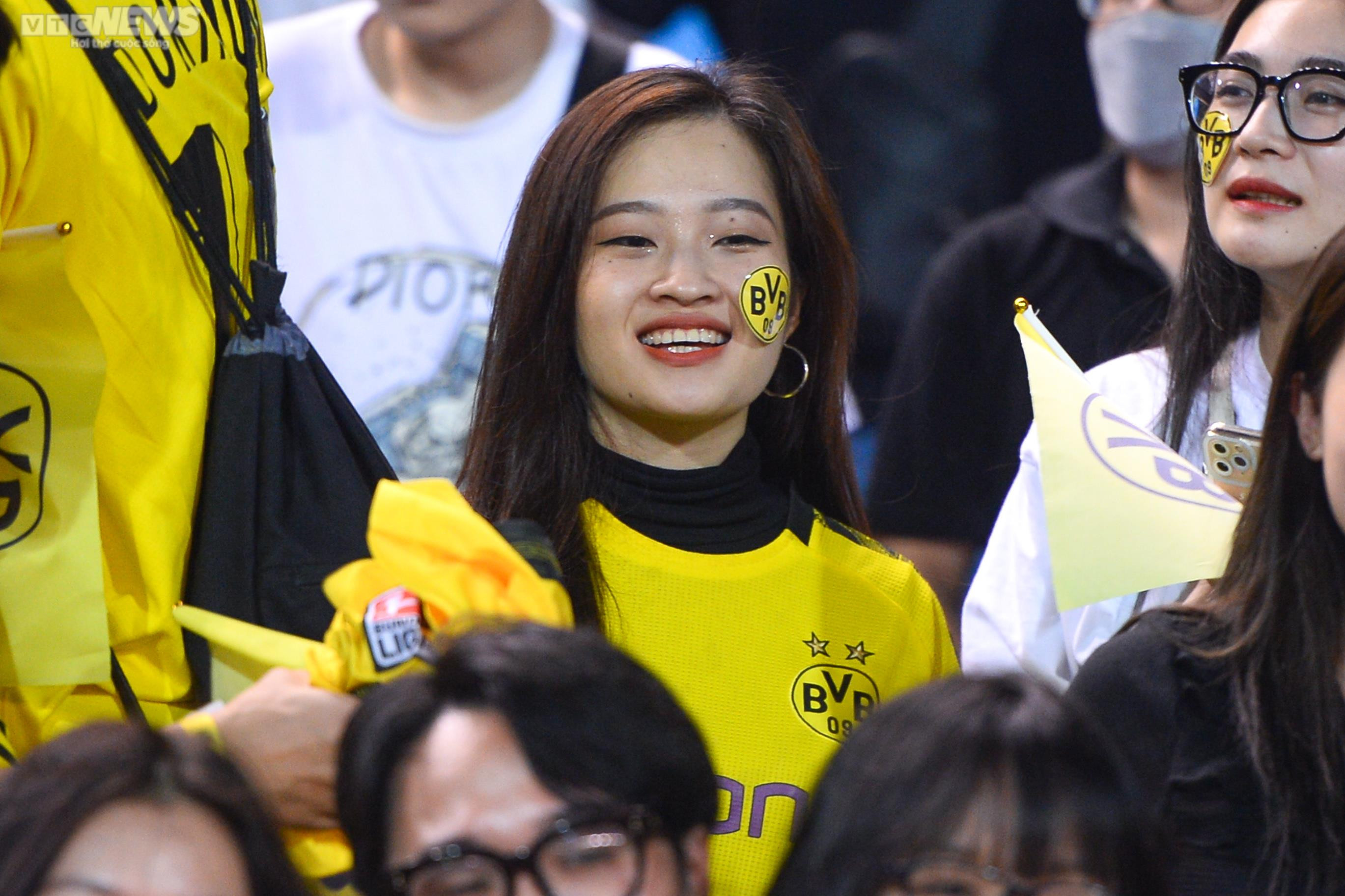 Dàn sao Dortmund thân thiện, mời CĐV Việt Nam xuống sân giao lưu - 9