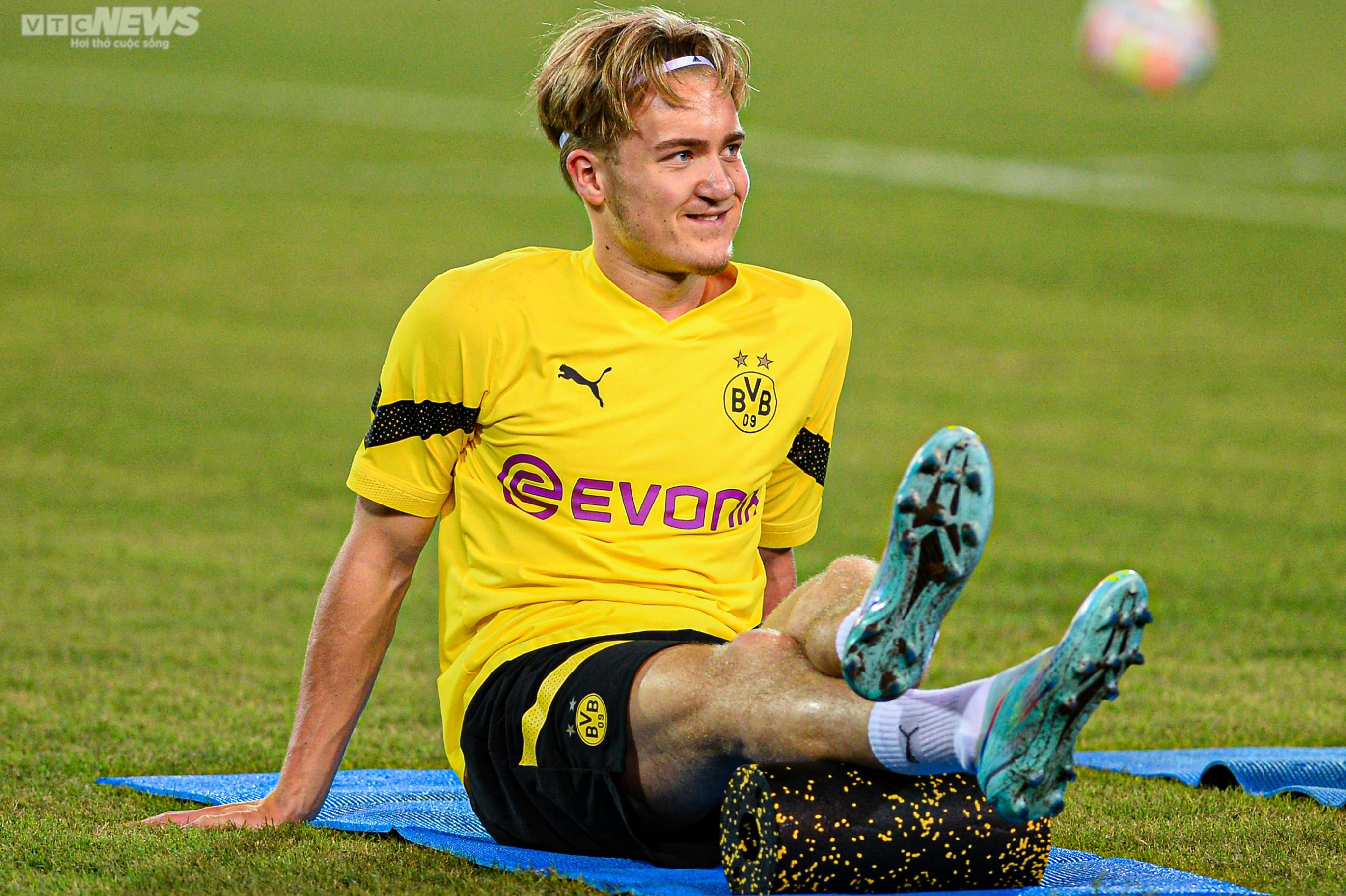 Dàn sao Dortmund thân thiện, mời CĐV Việt Nam xuống sân giao lưu - 2