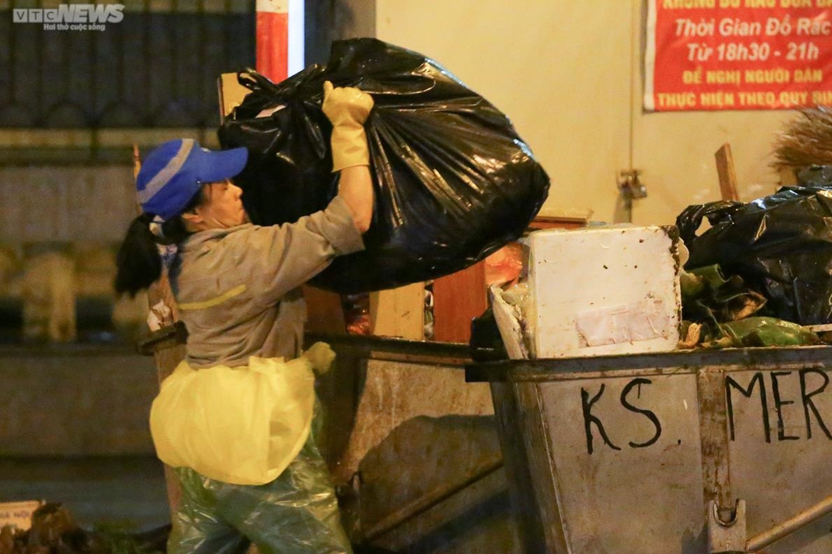 Người Hà Nội co ro trong đêm đông rét nhất từ đầu mùa - 2