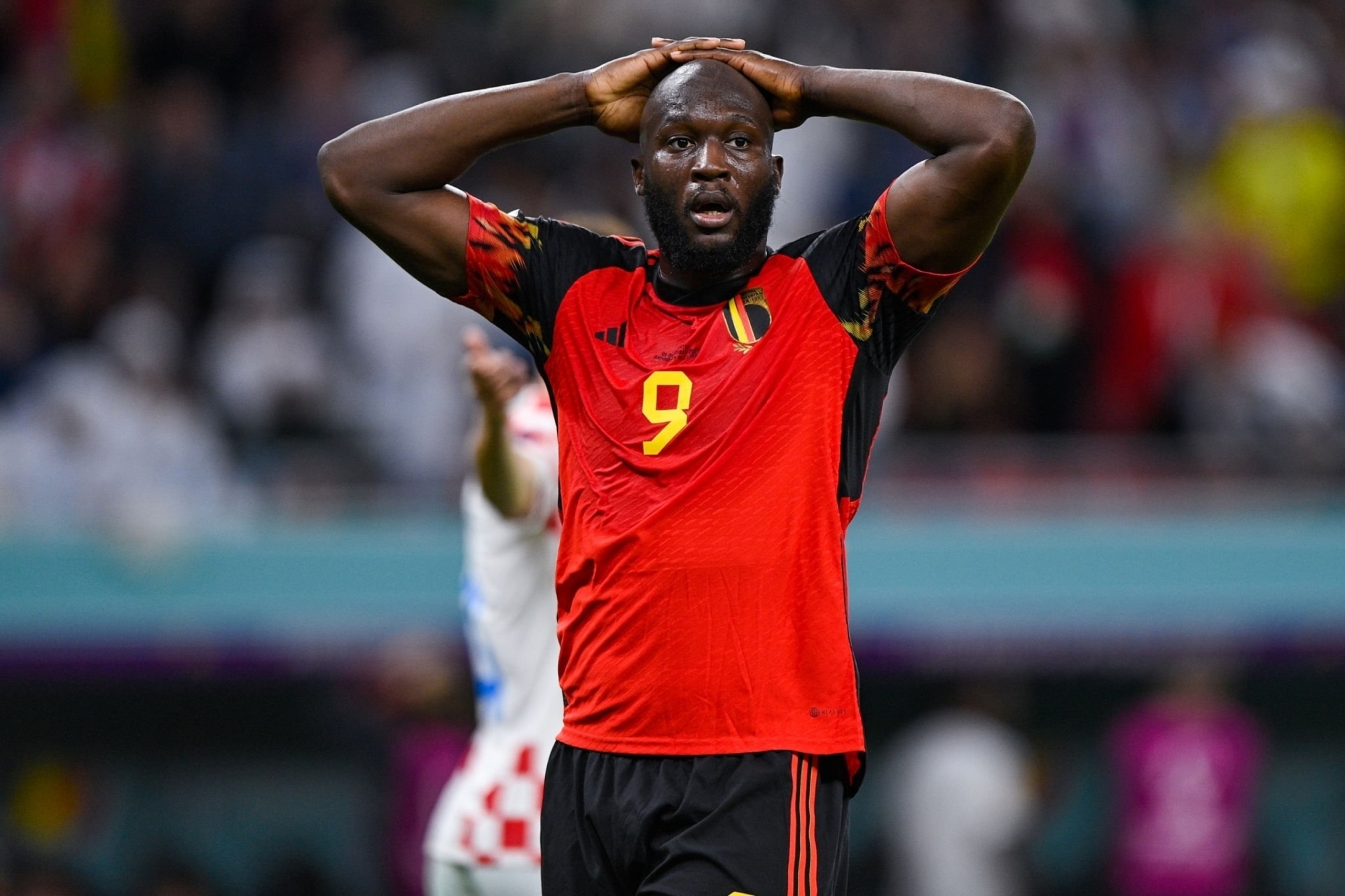 Cạn lời trước những pha bỏ lỡ cơ hội khó tin của Lukaku khiến tuyển Bỉ bị loại - 12