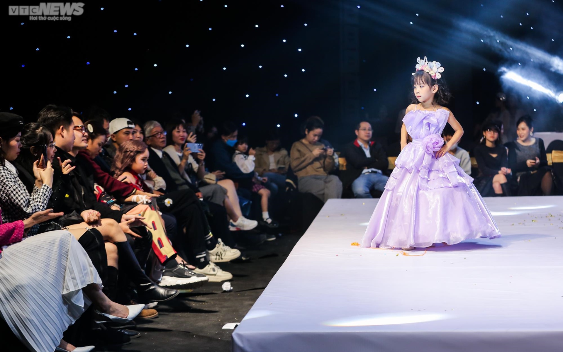 Hơn 100 mẫu nhí khoe tài trong đêm diễn Fashion Junction - Giao lộ thời trang - 10