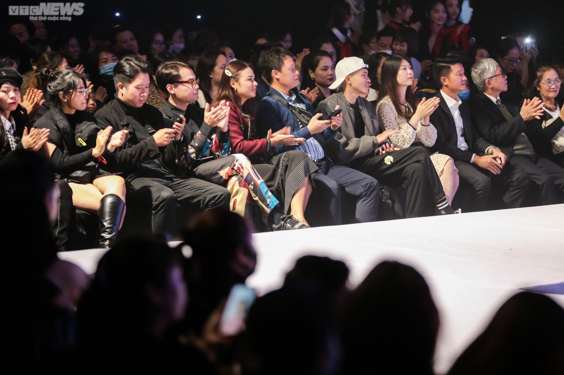 Hơn 100 mẫu nhí khoe tài trong đêm diễn Fashion Junction - Giao lộ thời trang - 3