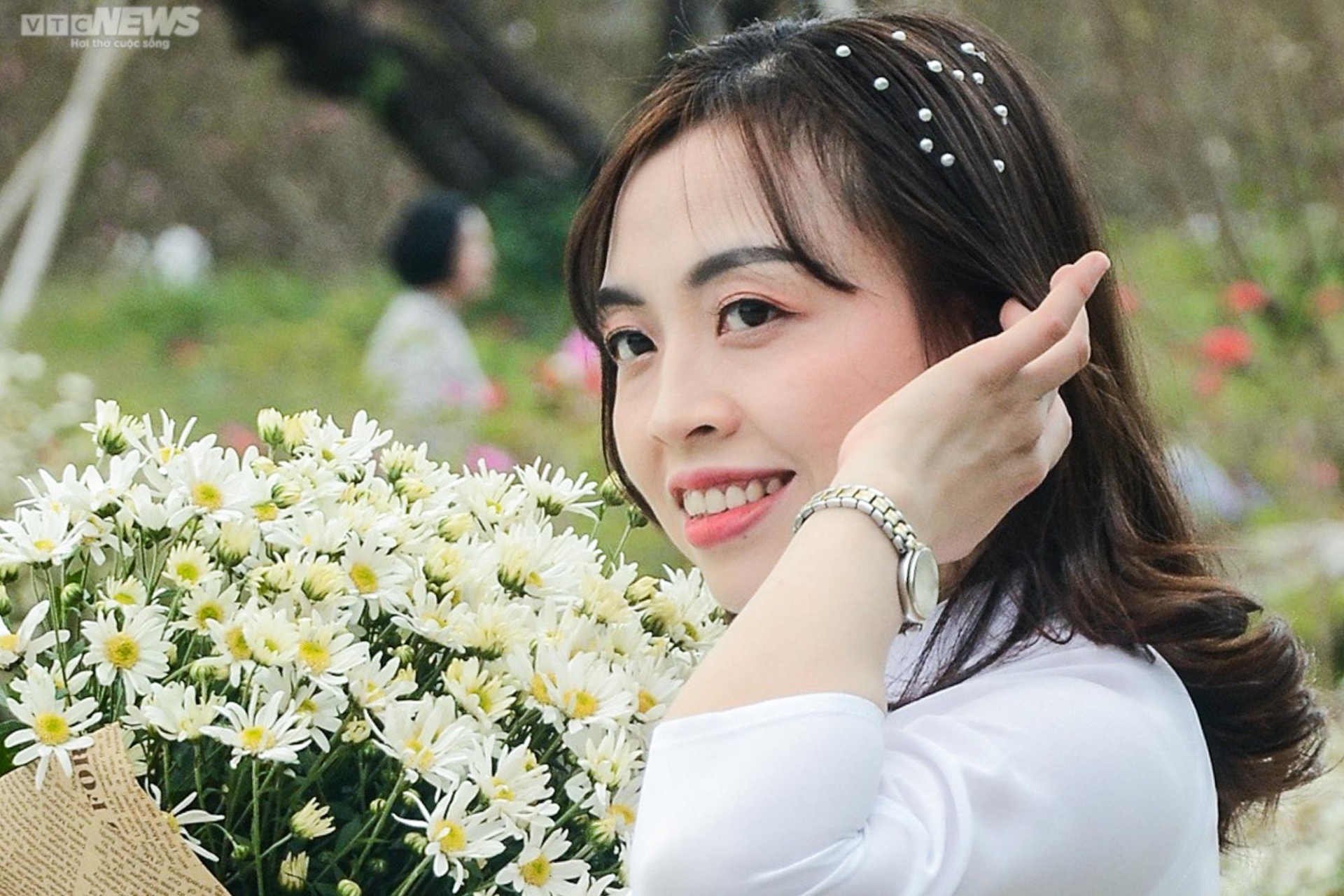 Nườm nượp người check in vườn cúc họa mi cuối vụ - 5