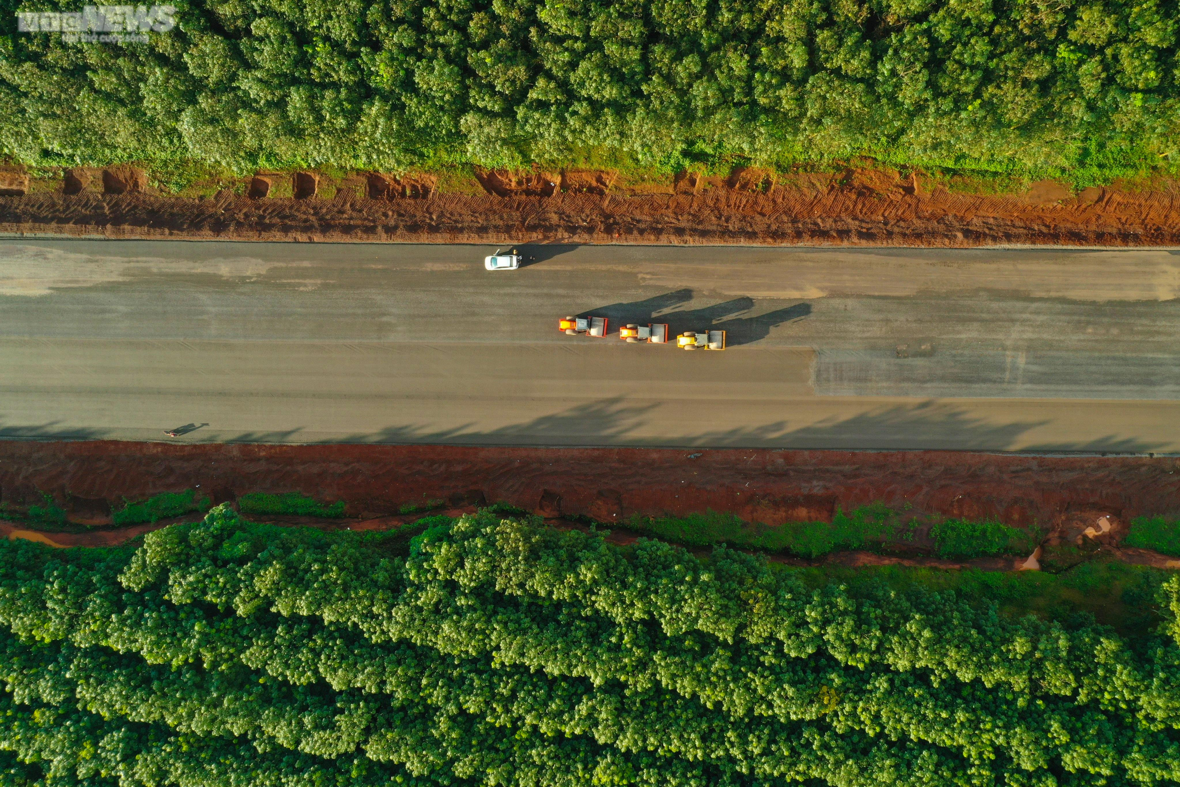 Cận cảnh Dự án cao tốc Dầu Giây - Phan Thiết trước ngày thông xe kỹ thuật - 7