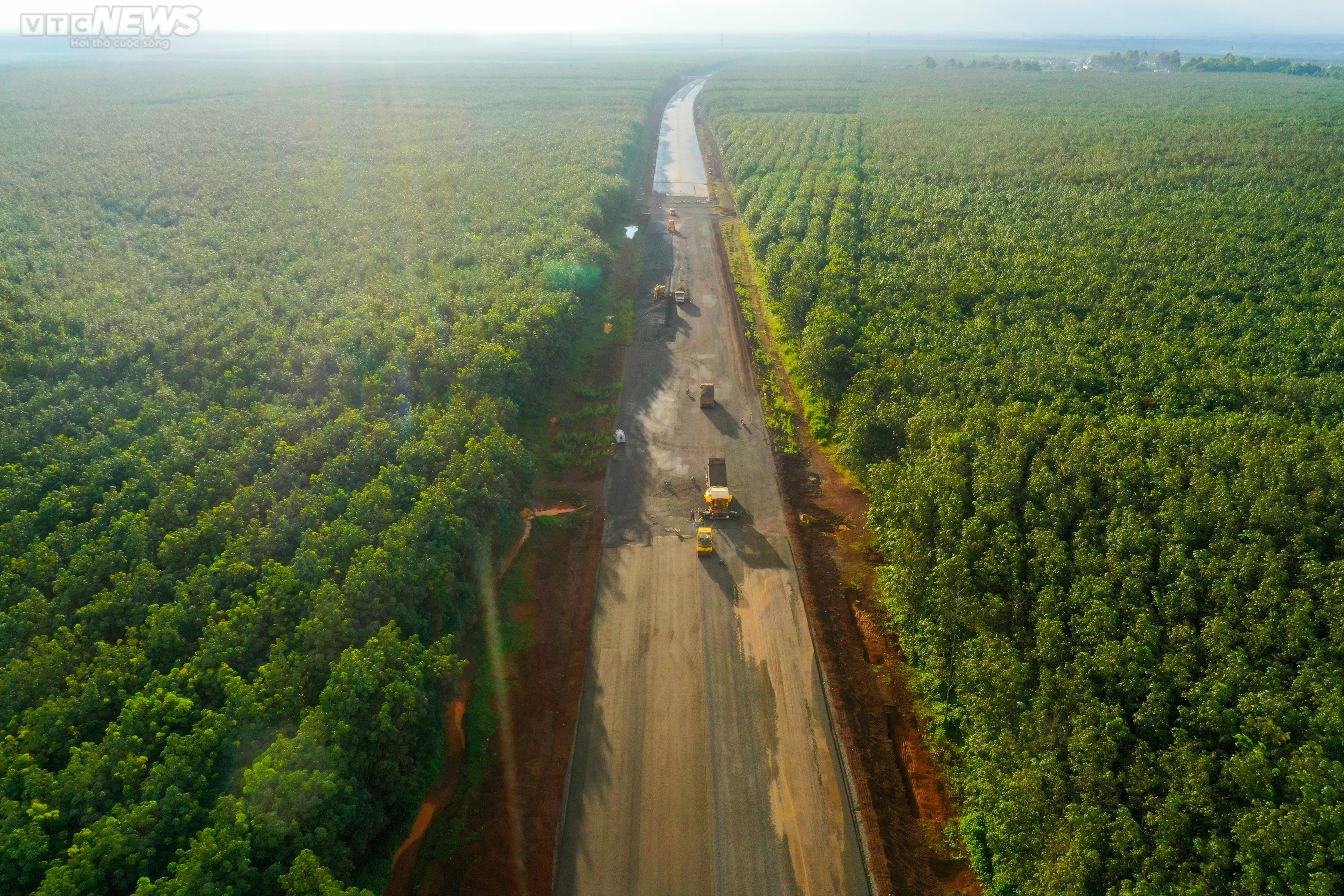 Cận cảnh Dự án cao tốc Dầu Giây - Phan Thiết trước ngày thông xe kỹ thuật - 5