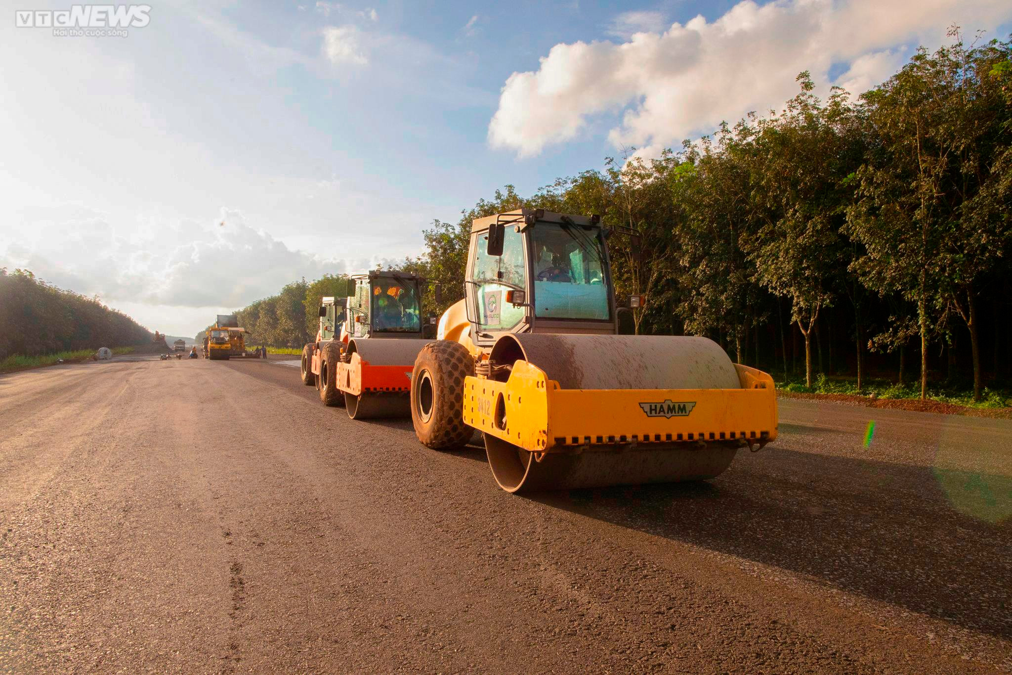 Cận cảnh Dự án cao tốc Dầu Giây - Phan Thiết trước ngày thông xe kỹ thuật - 4