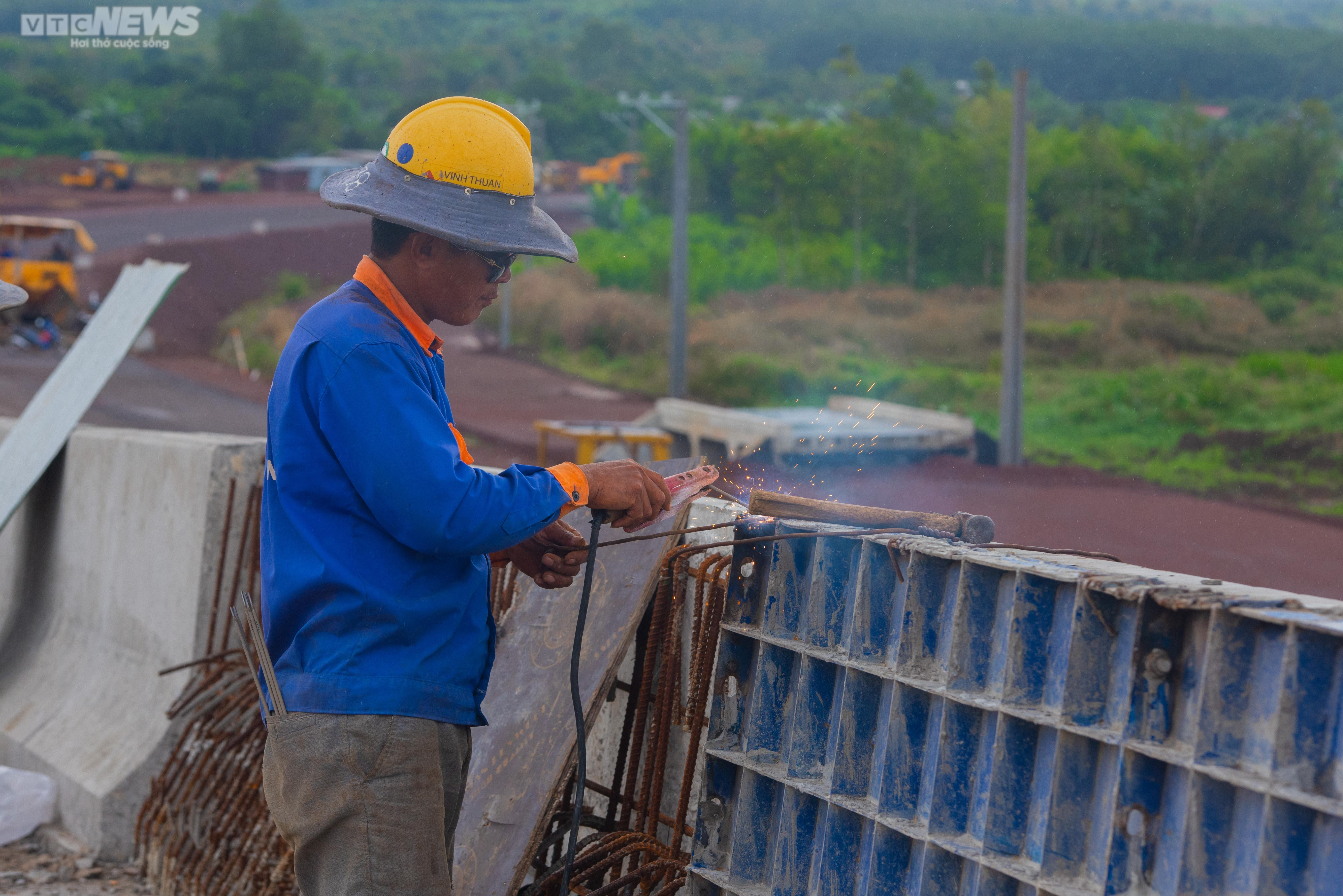 Cận cảnh Dự án cao tốc Dầu Giây - Phan Thiết trước ngày thông xe kỹ thuật - 3