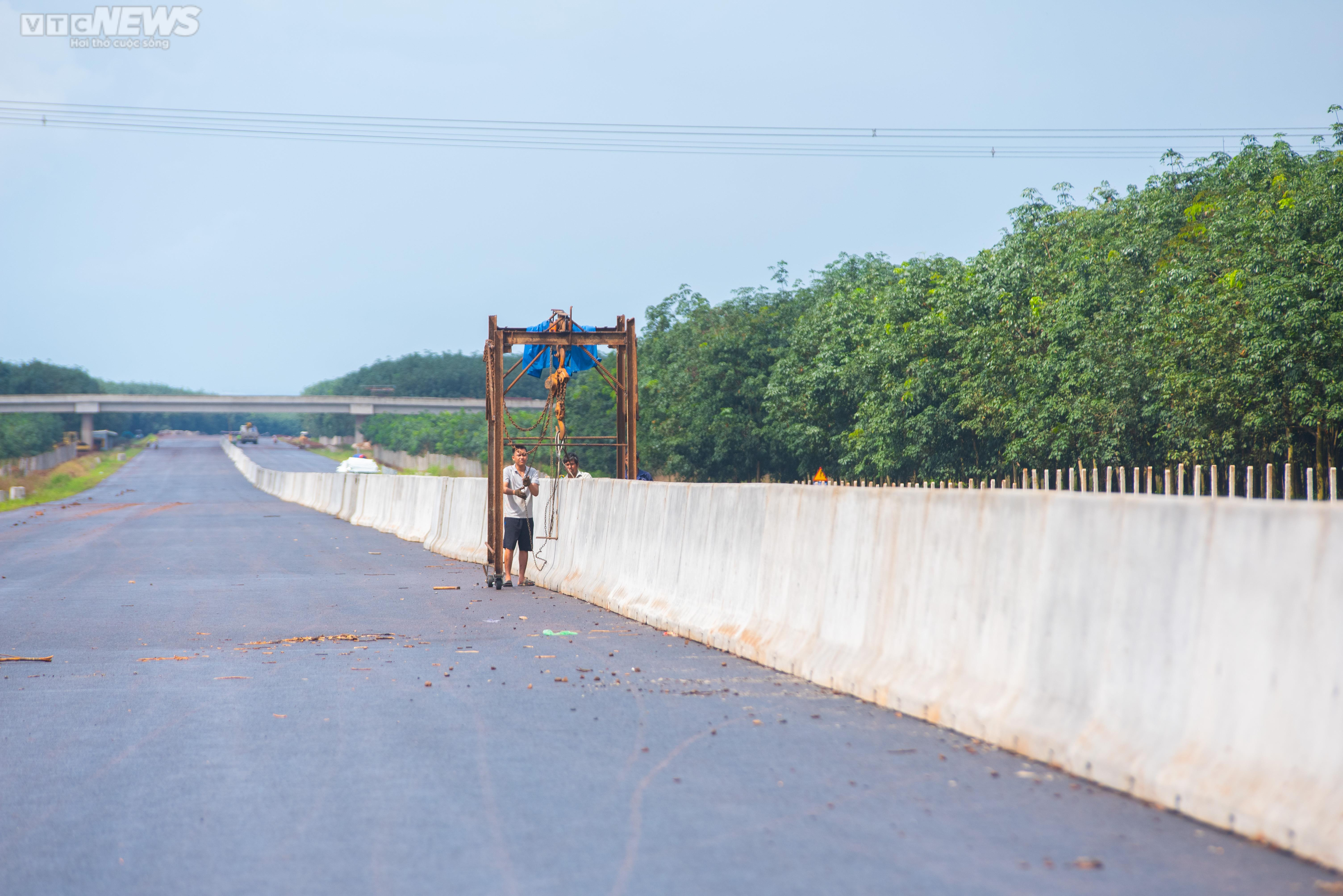 Cận cảnh Dự án cao tốc Dầu Giây - Phan Thiết trước ngày thông xe kỹ thuật - 9