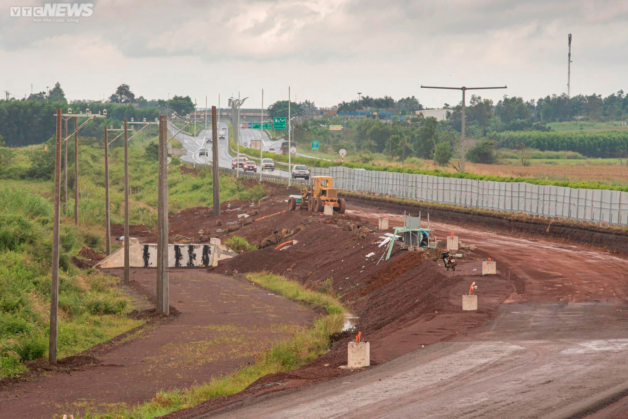Cận cảnh Dự án cao tốc Dầu Giây - Phan Thiết trước ngày thông xe kỹ thuật - 10