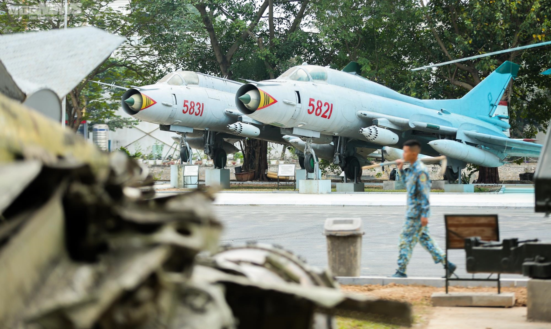 Tận thấy những xác B-52 bị bắn rơi ở Hà Nội - 16