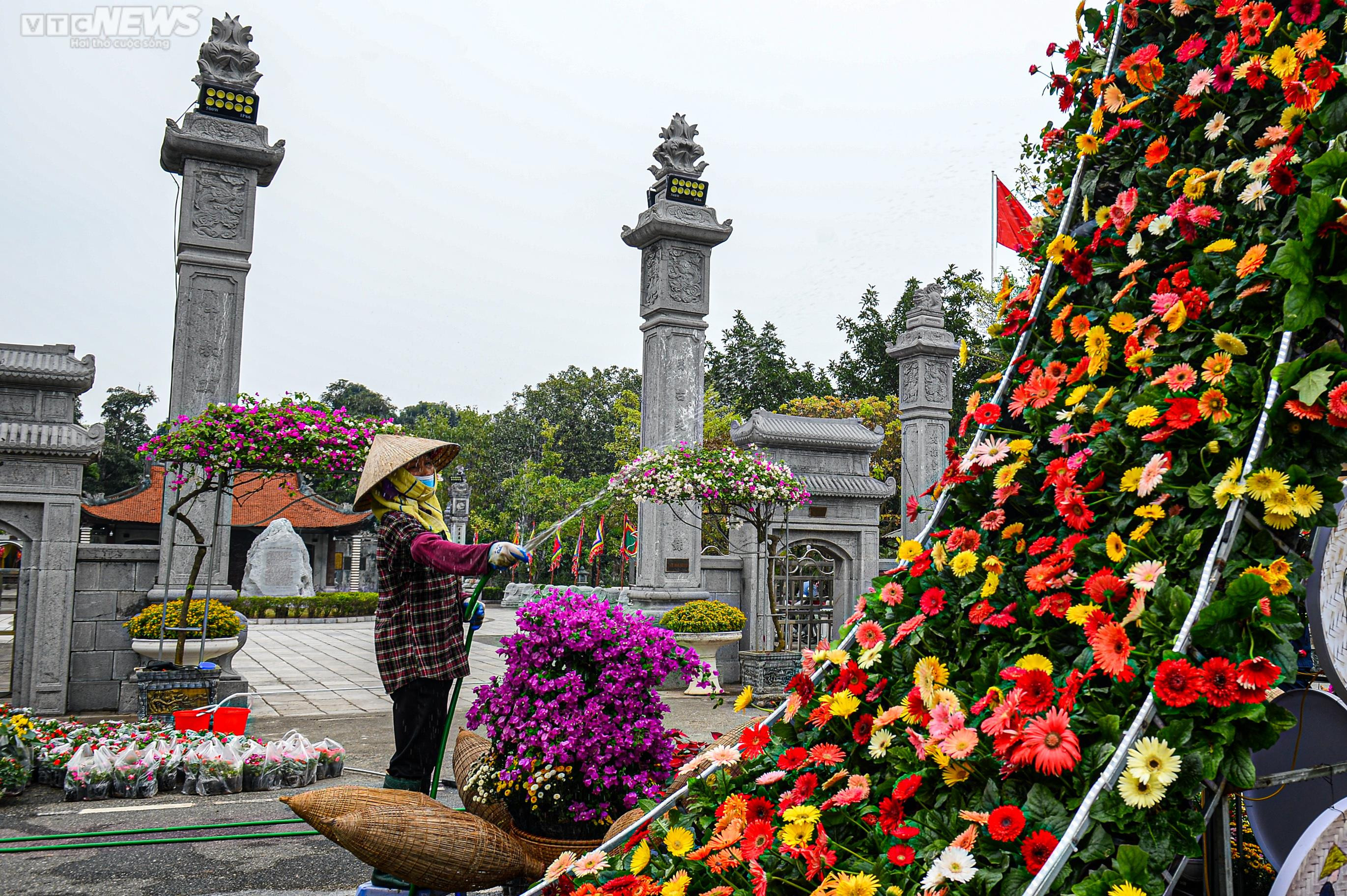 Người dân Mê Linh tất bật trang trí cho Festival hoa lớn nhất Thủ đô - 8