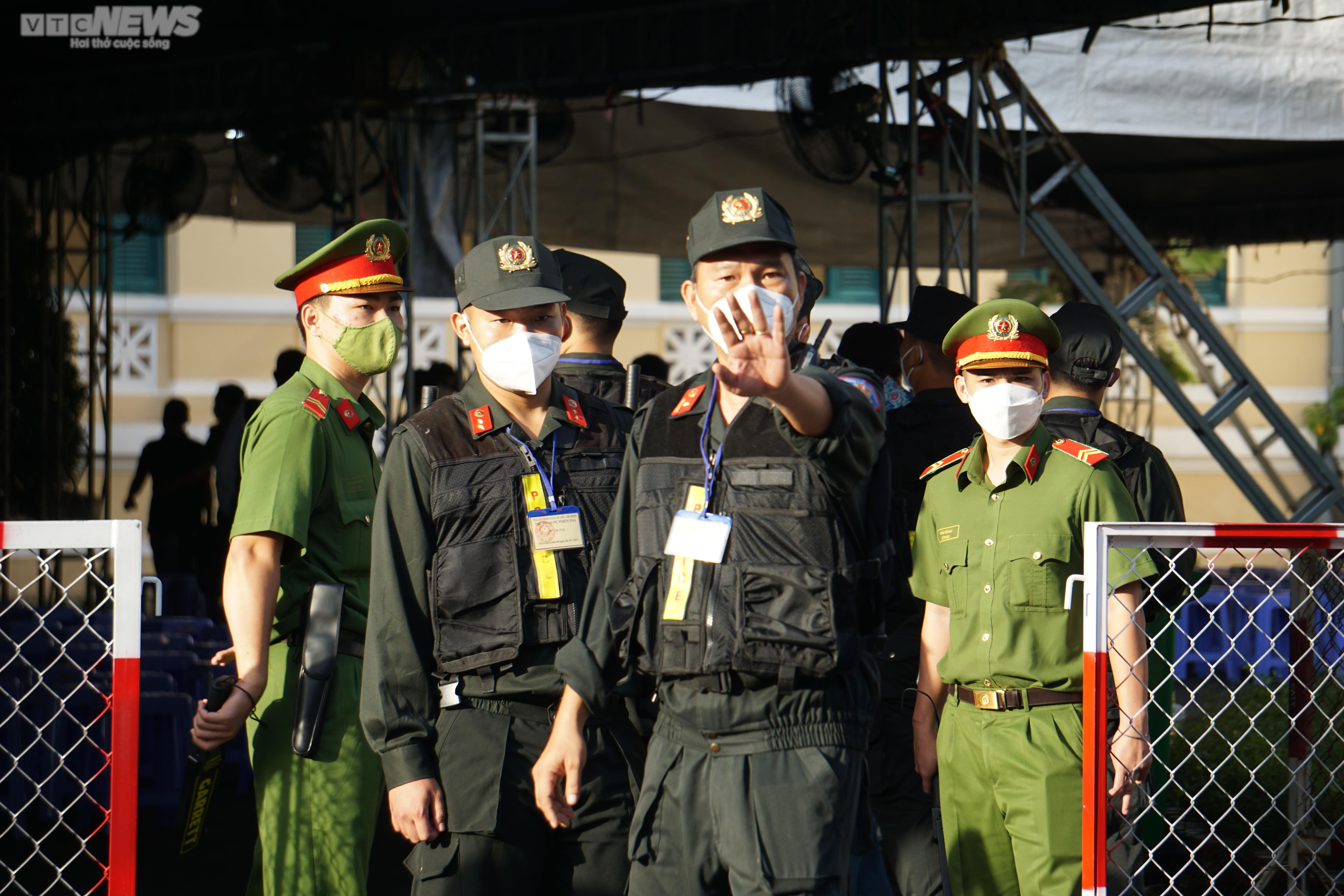  An ninh thắt chặt tại phiên tòa xét xử CEO Công ty Alibaba và đồng phạm - 5