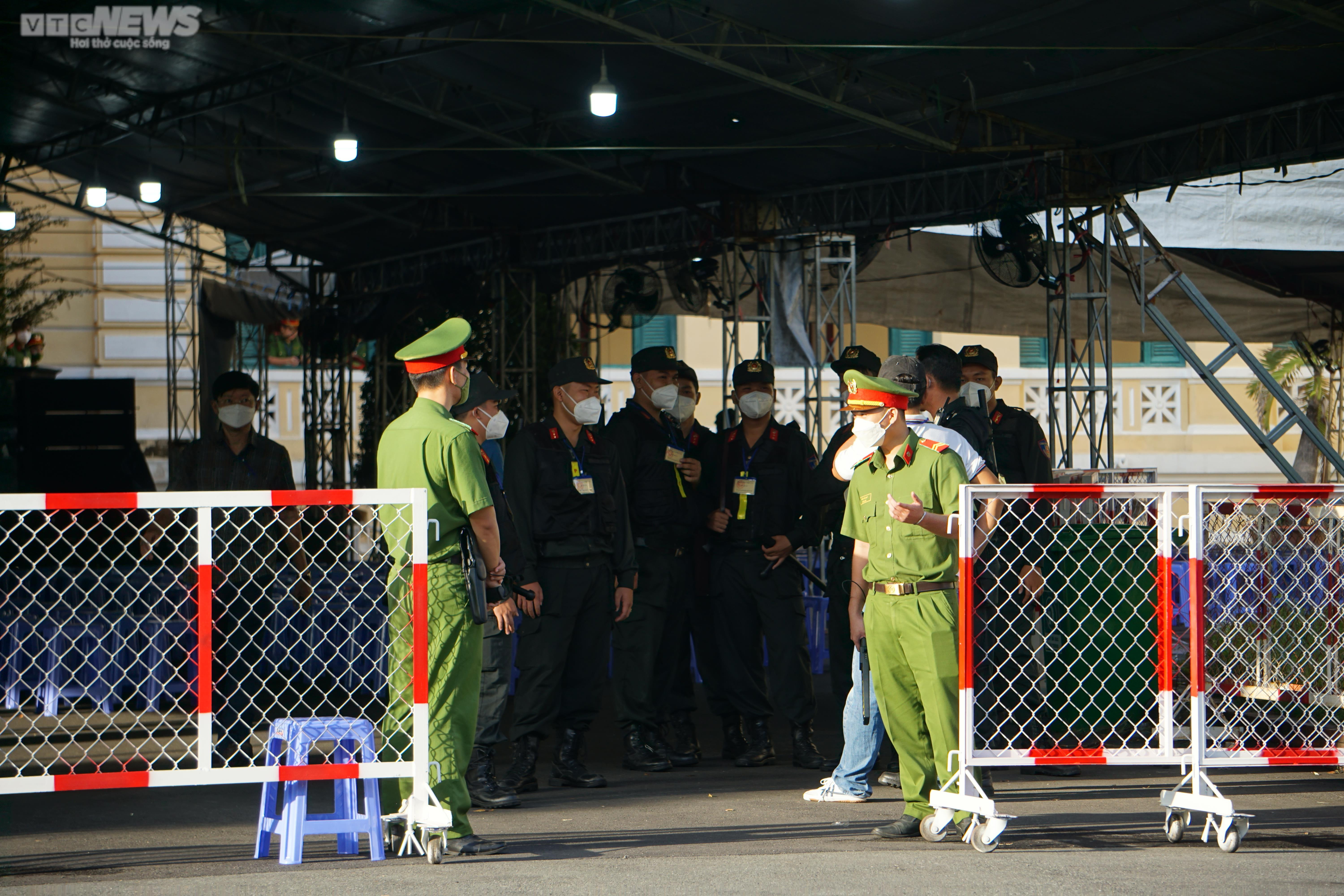  An ninh thắt chặt tại phiên tòa xét xử CEO Công ty Alibaba và đồng phạm - 1