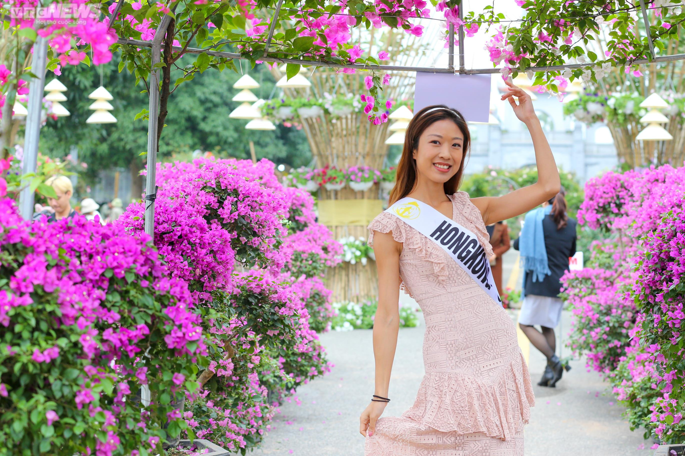 Dàn Hoa hậu Du lịch Thế giới khoe sắc cùng hoa Mê Linh, Hà Nội - 10