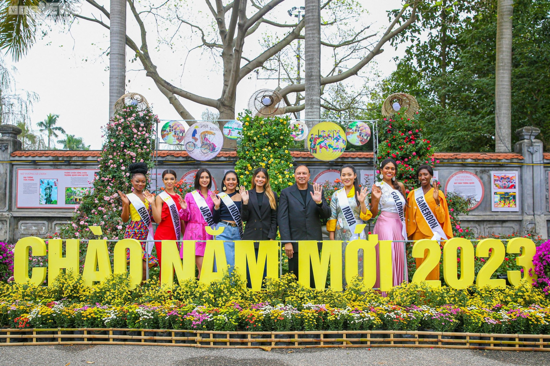 Dàn Hoa hậu Du lịch Thế giới khoe sắc cùng hoa Mê Linh, Hà Nội - 17